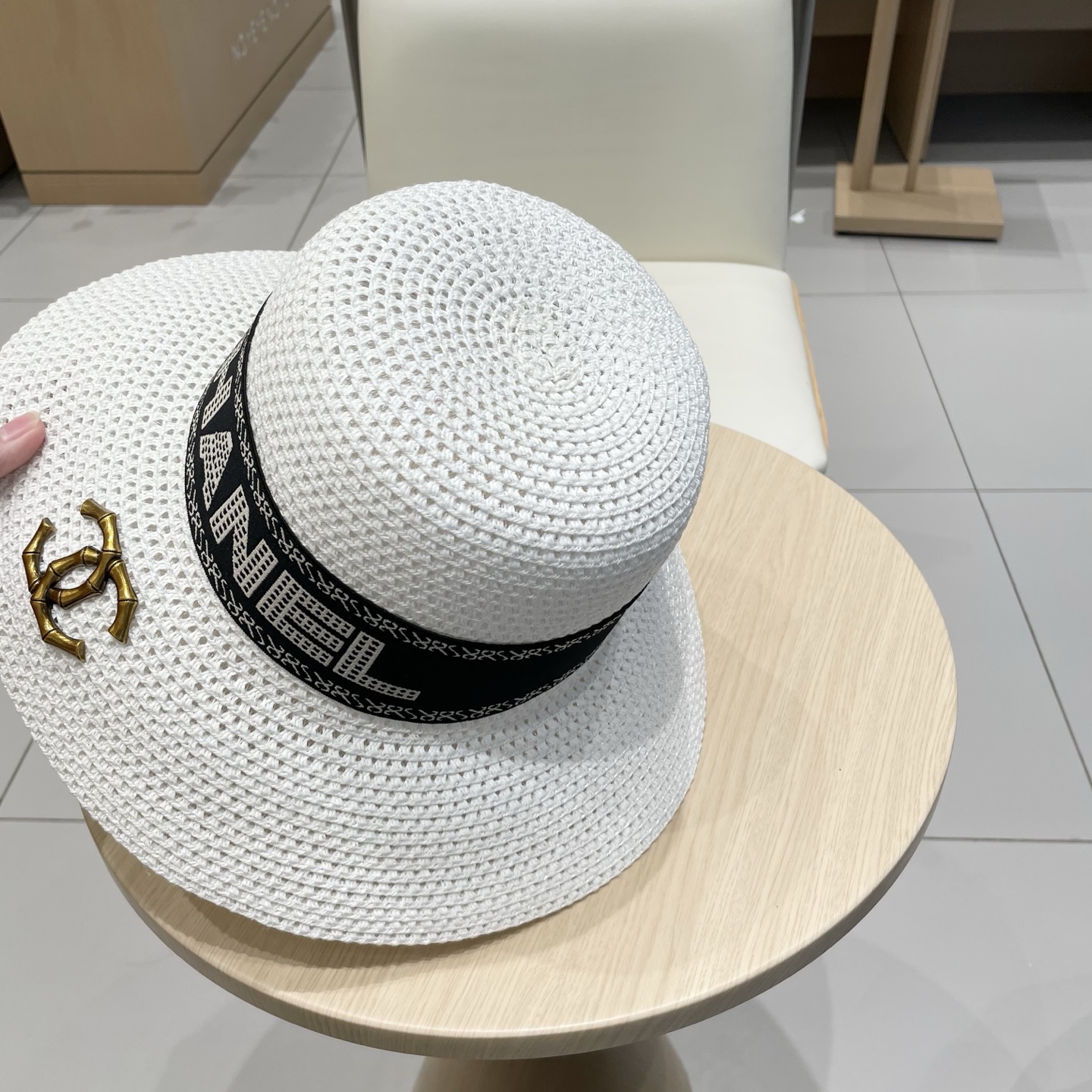  【CHANEL香奈儿】2025新款小香风度假风盆帽草帽，出街旅行单品