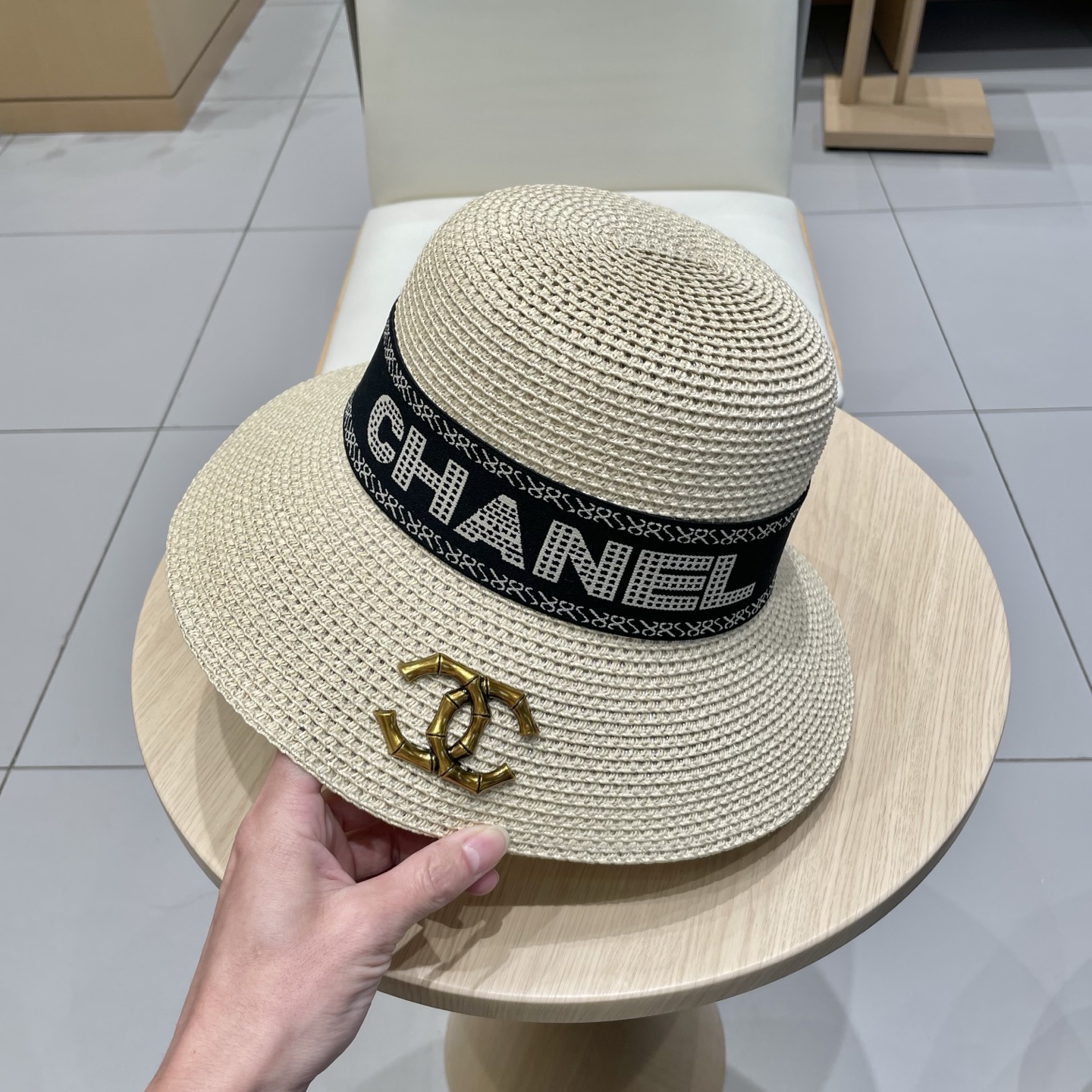  【CHANEL香奈儿】2025新款小香风度假风盆帽草帽，出街旅行单品