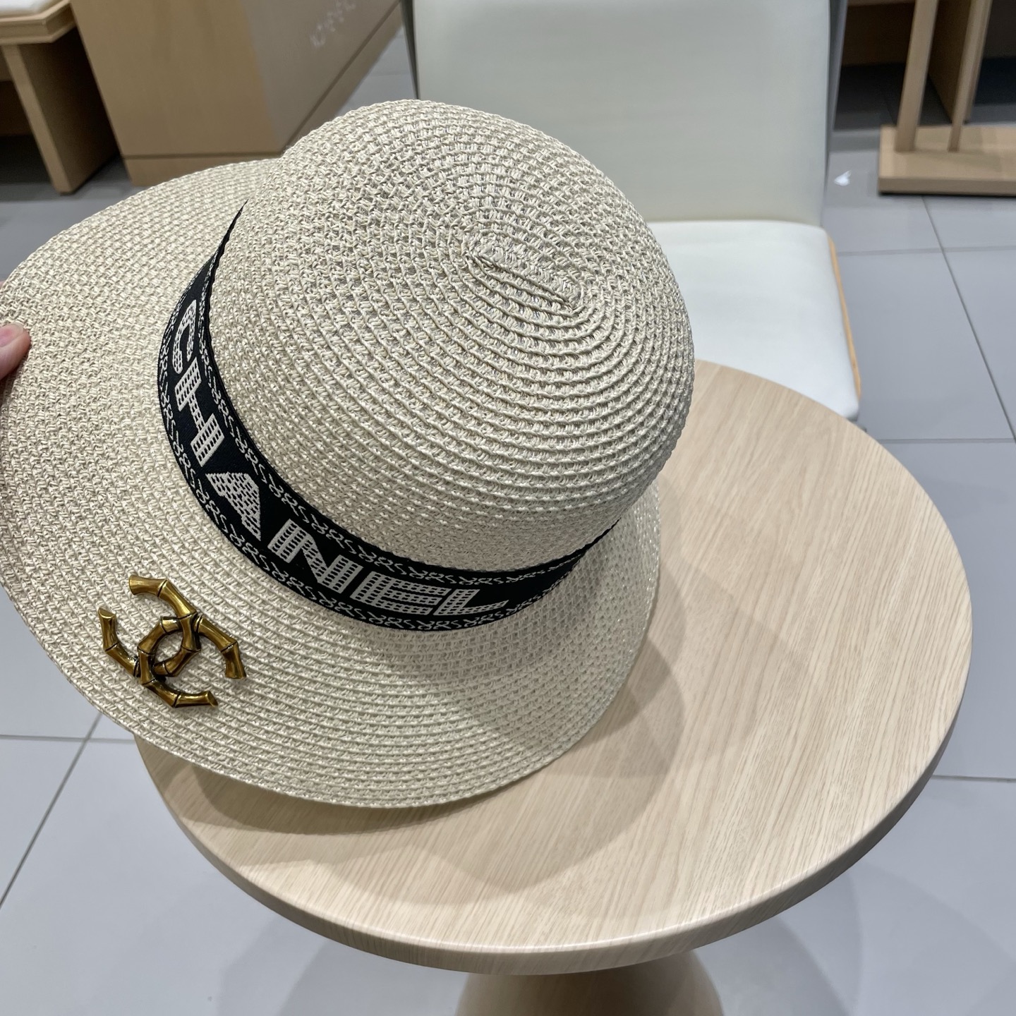  【CHANEL香奈儿】2025新款小香风度假风盆帽草帽，出街旅行单品