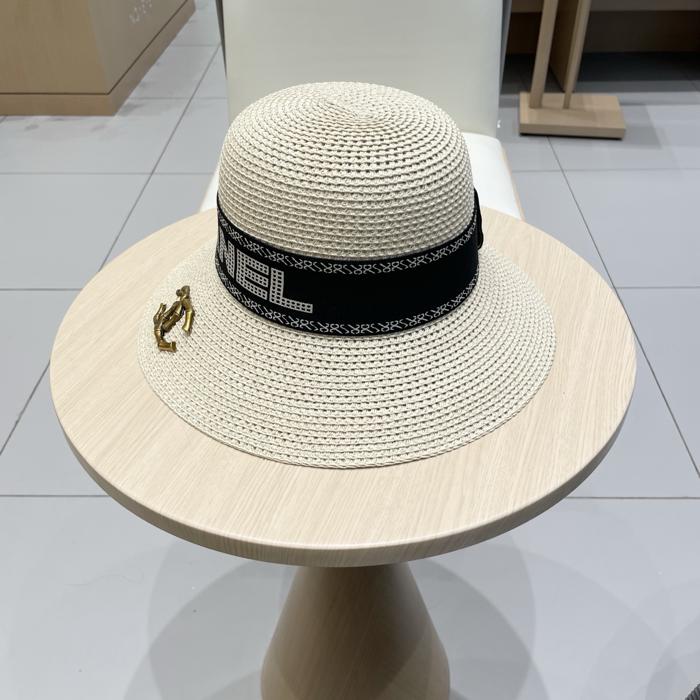  【CHANEL香奈儿】2025新款小香风度假风盆帽草帽，出街旅行单品