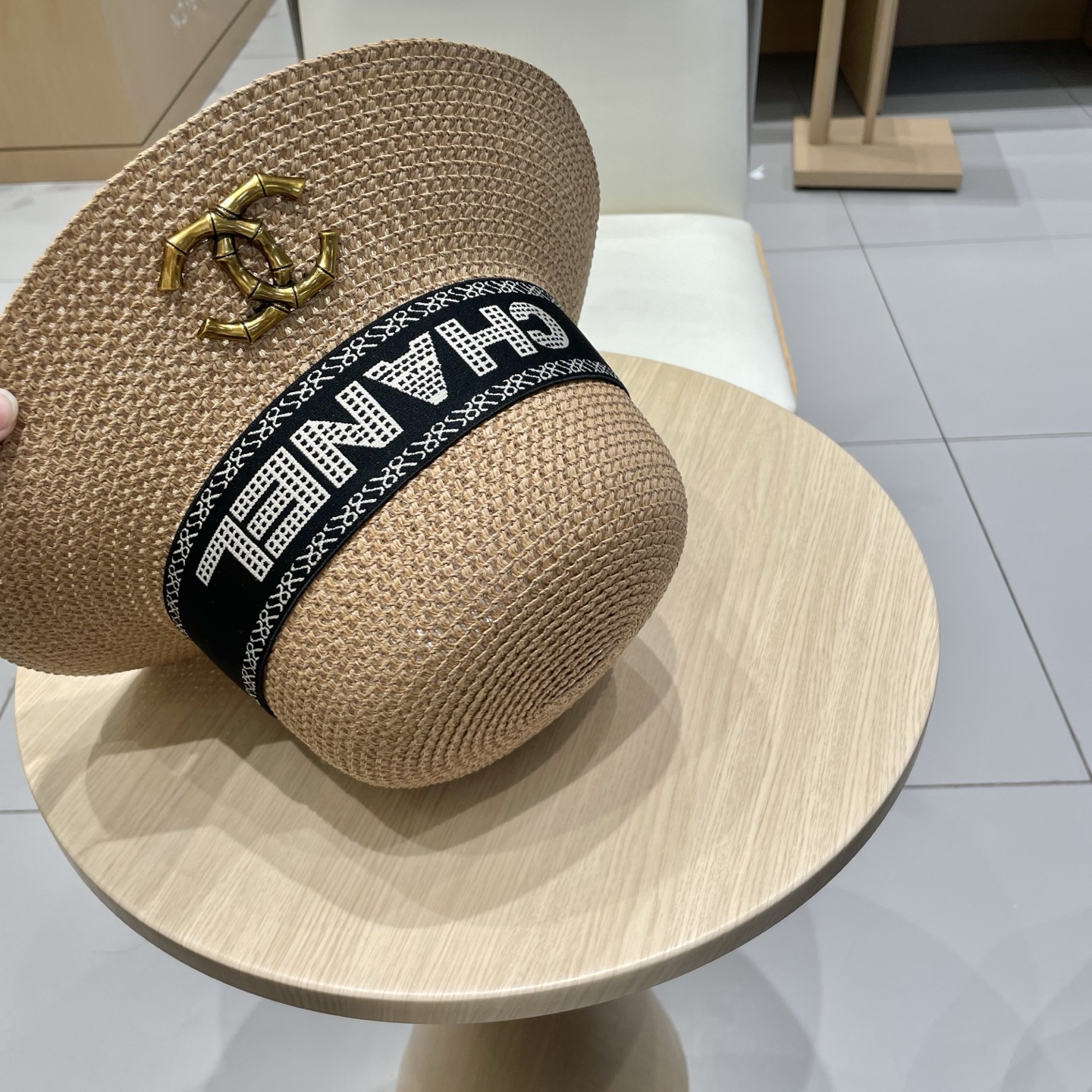  【CHANEL香奈儿】2025新款小香风度假风盆帽草帽，出街旅行单品