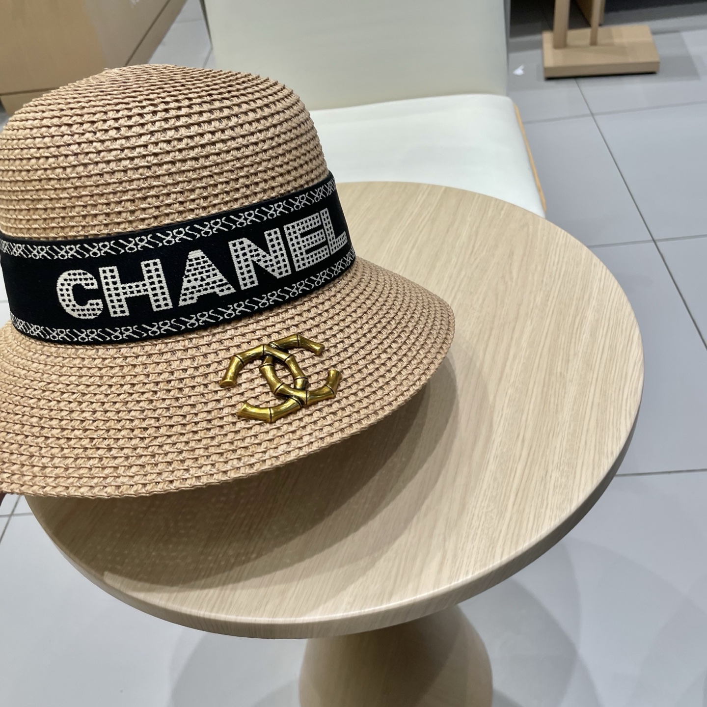  【CHANEL香奈儿】2025新款小香风度假风盆帽草帽，出街旅行单品
