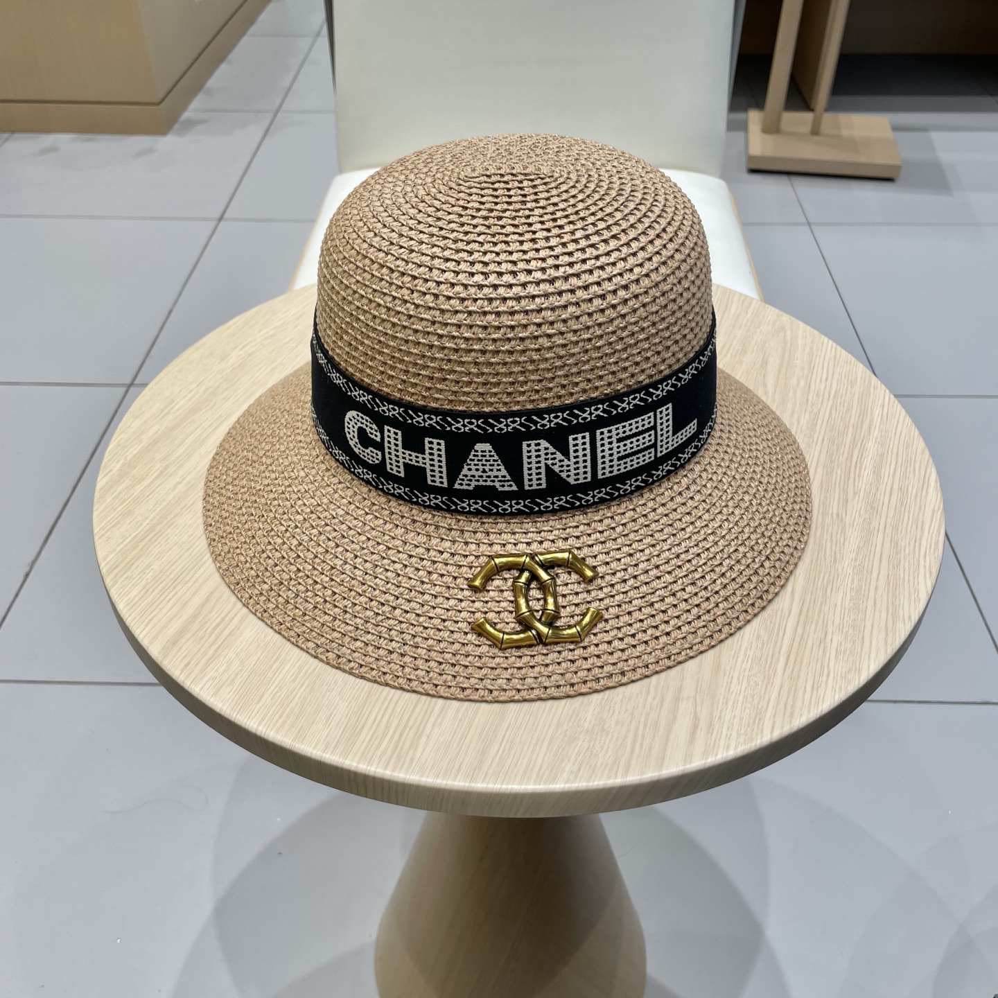  【CHANEL香奈儿】2025新款小香风度假风盆帽草帽，出街旅行单品