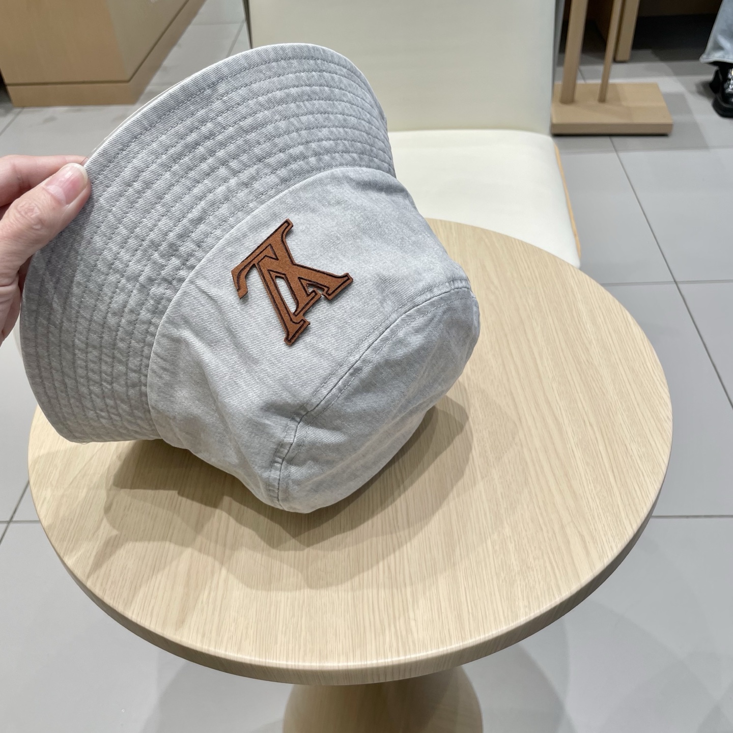 【LV路易威登】2025新款牛仔男女款简约渔夫帽，🔆百搭日常款～出街必备