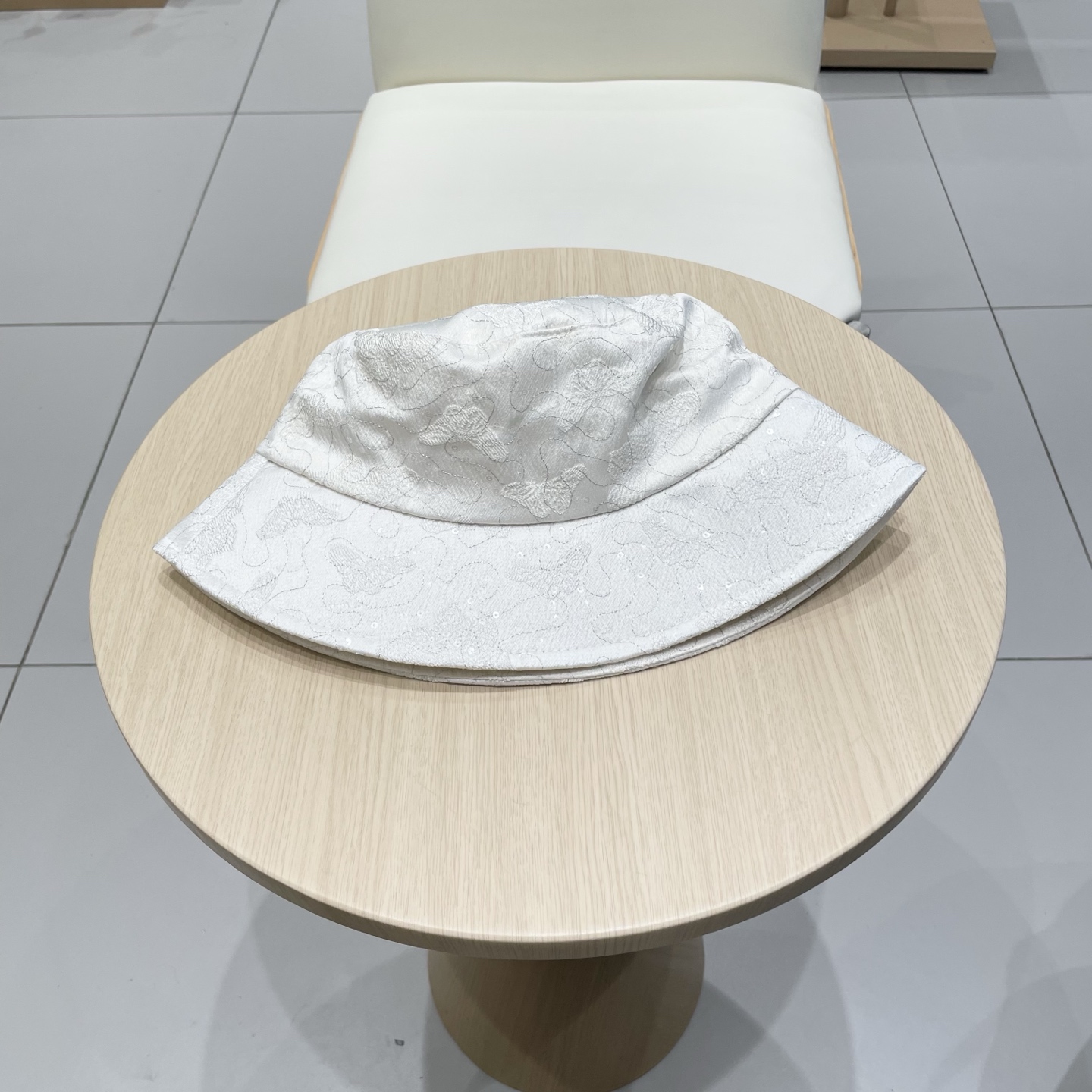  Prada普拉达渔夫帽，头围57cm