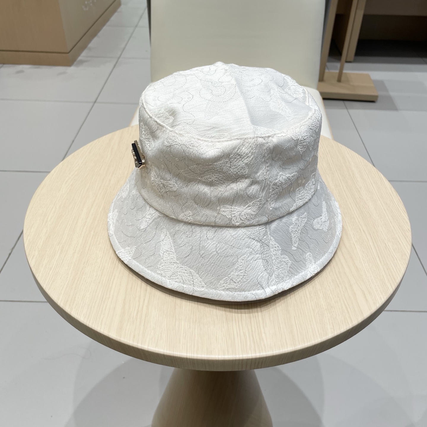  Prada普拉达渔夫帽，头围57cm