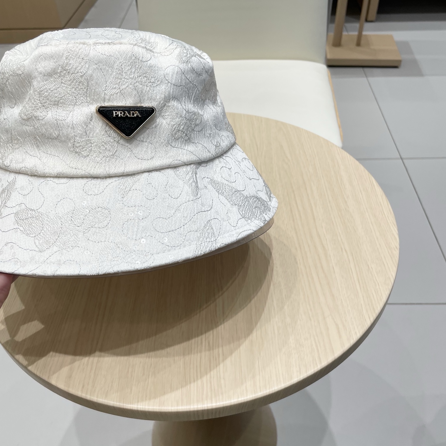  Prada普拉达渔夫帽，头围57cm