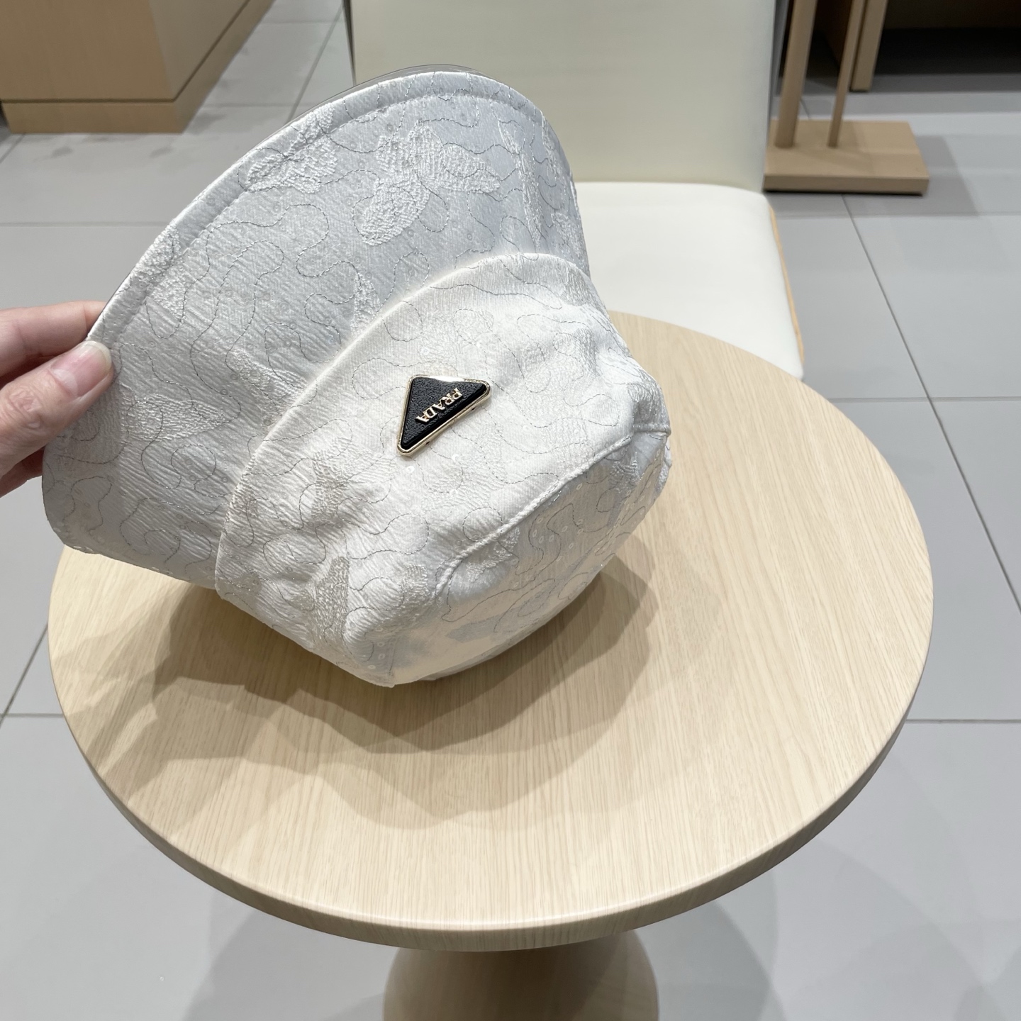  Prada普拉达渔夫帽，头围57cm