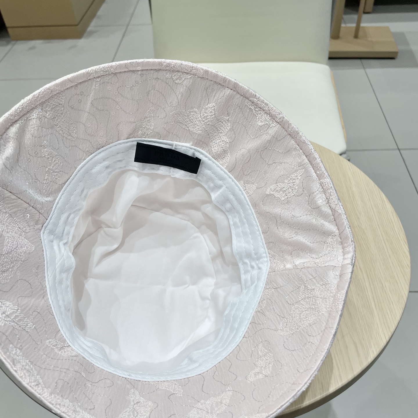  Prada普拉达渔夫帽，头围57cm