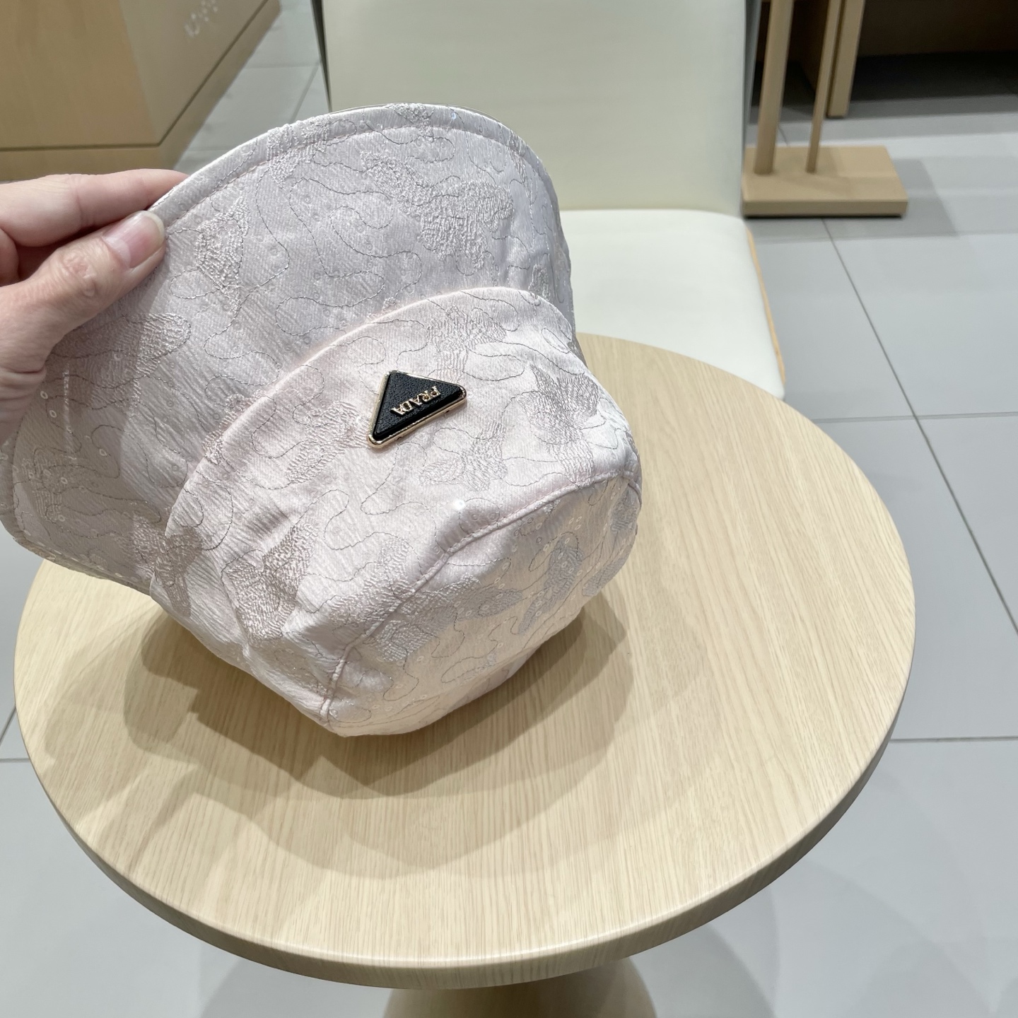  Prada普拉达渔夫帽，头围57cm