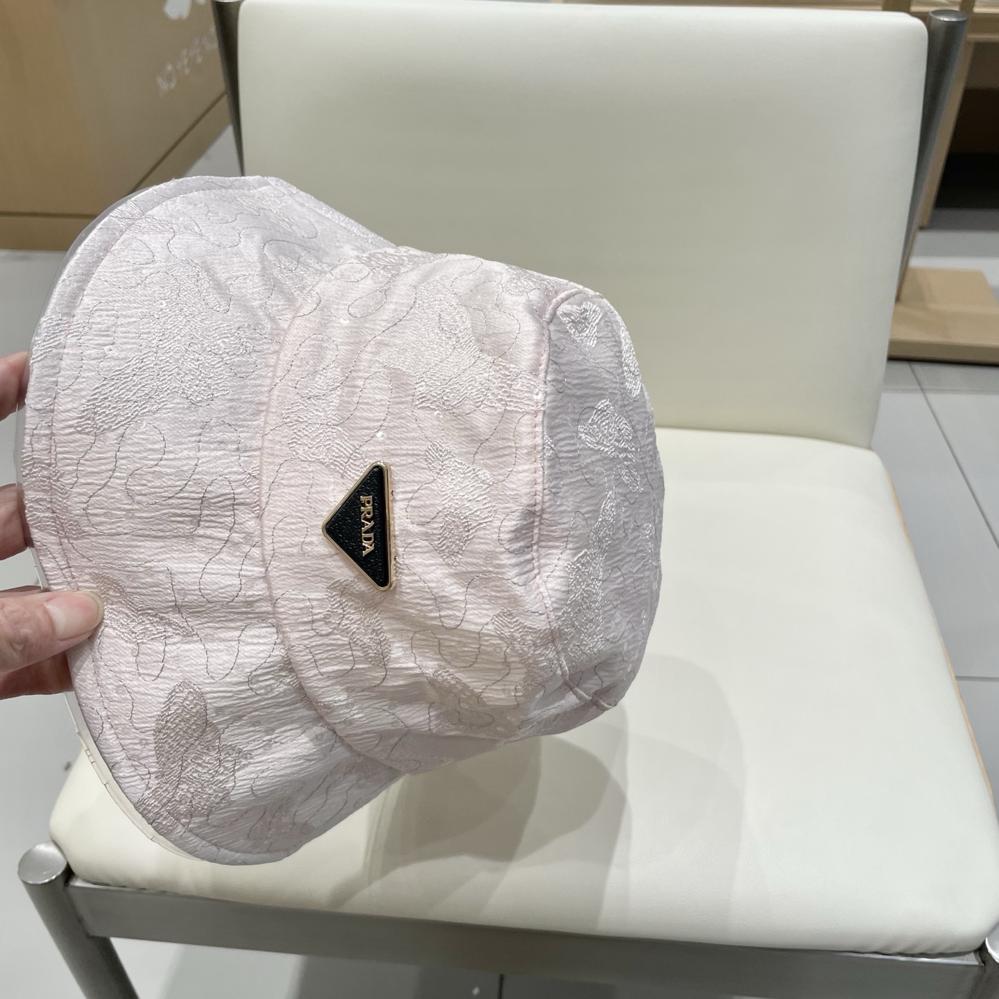  Prada普拉达渔夫帽，头围57cm