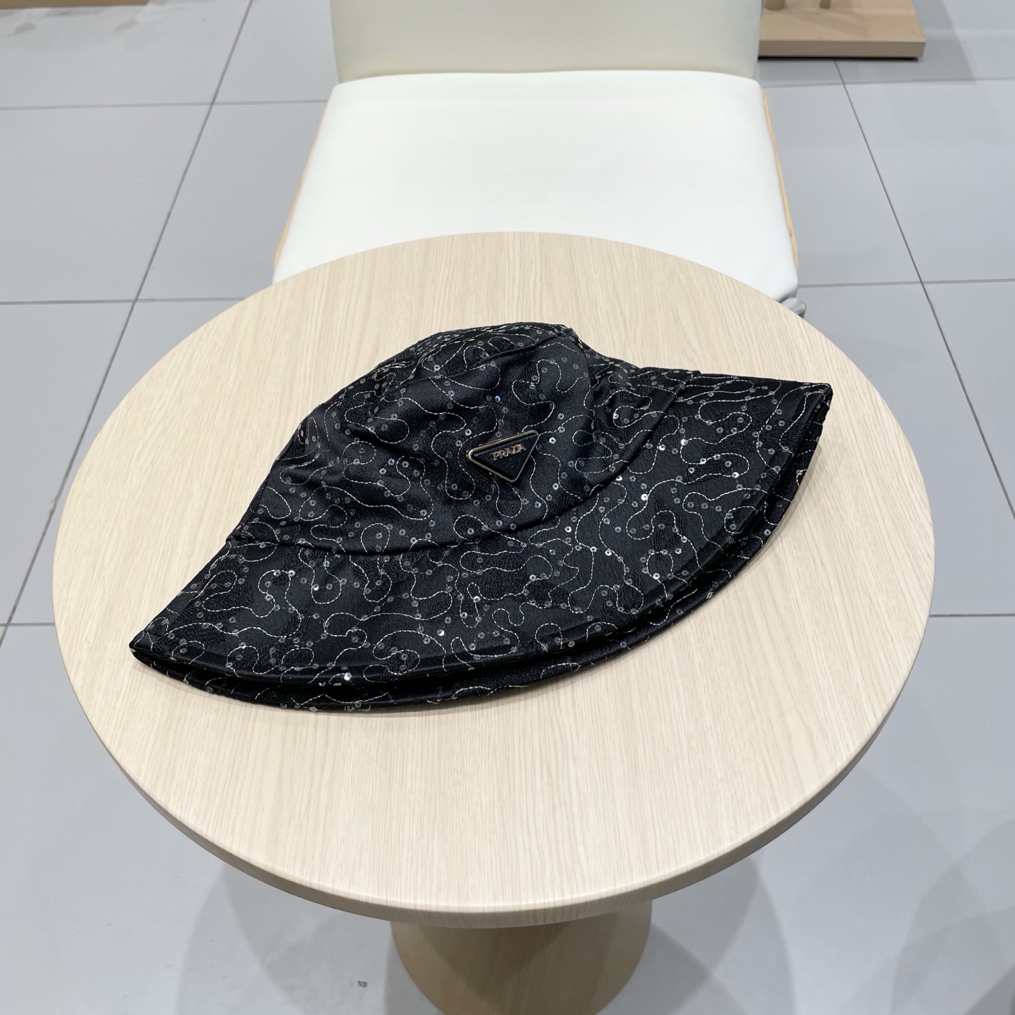 NO:363548,Prada Prada fisherman hat, head circumference 57cm hat, straw hat, fisherman hat, baseball hat, knit hat, hat, prada, prada, espadrilles, hatsPrada普拉达渔夫帽,头围57cm帽子草帽渔夫帽棒球帽针织帽,帽子,prada,prada,espadrilles,hats,hat