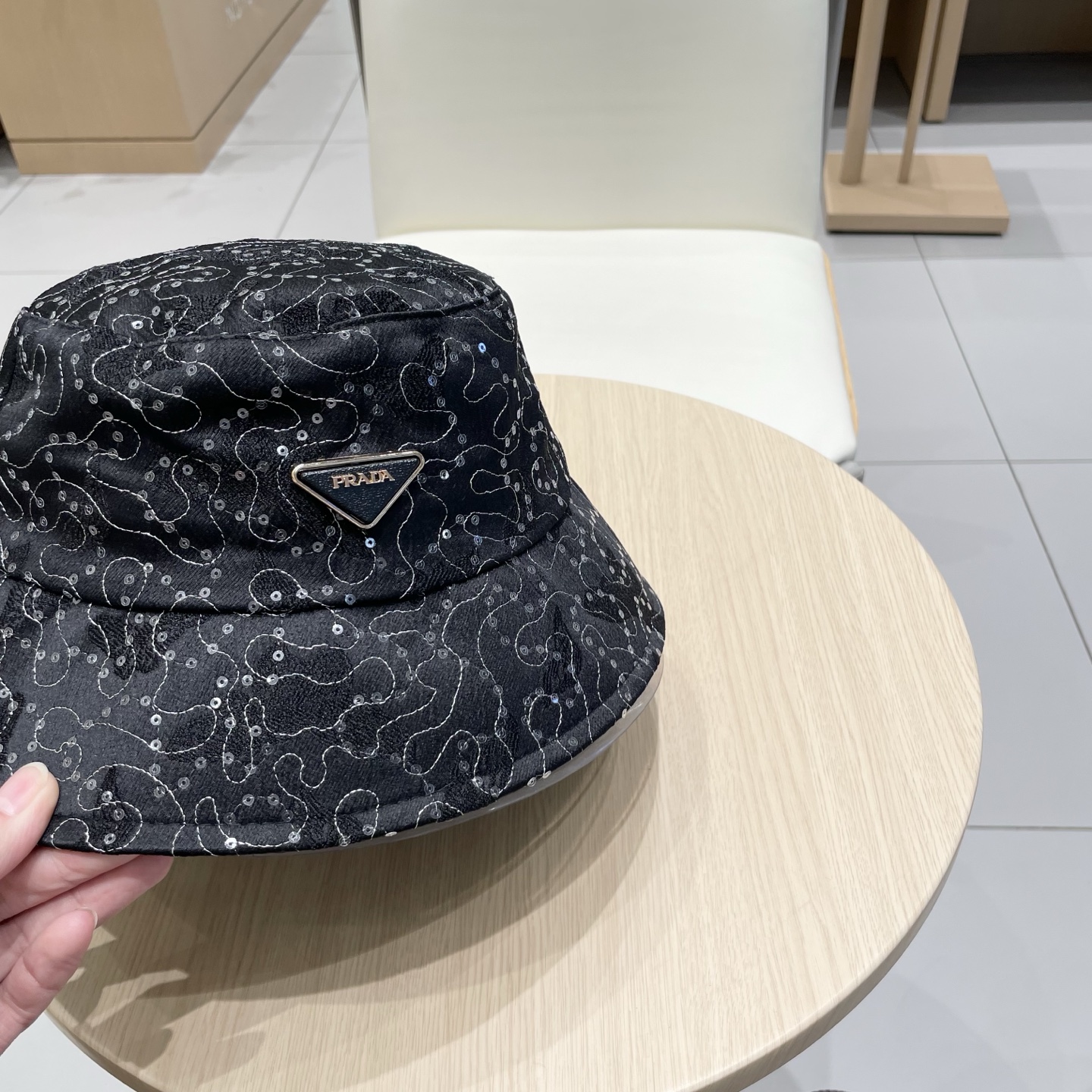  Prada普拉达渔夫帽，头围57cm