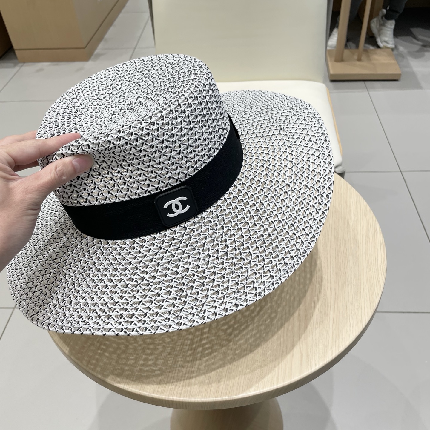   香奈儿chanel镂空平顶草帽女夏季度假休闲沙滩帽英伦礼帽出游防晒遮阳帽子