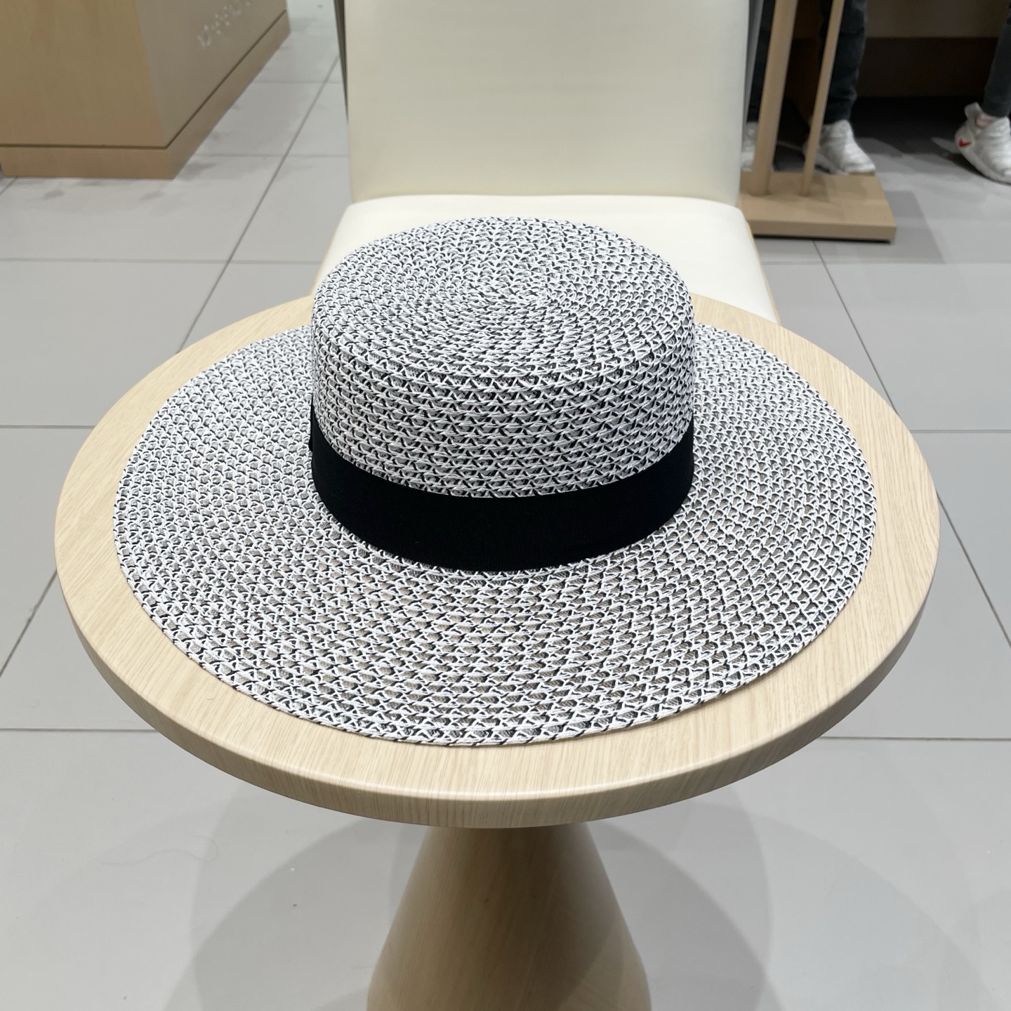   香奈儿chanel镂空平顶草帽女夏季度假休闲沙滩帽英伦礼帽出游防晒遮阳帽子