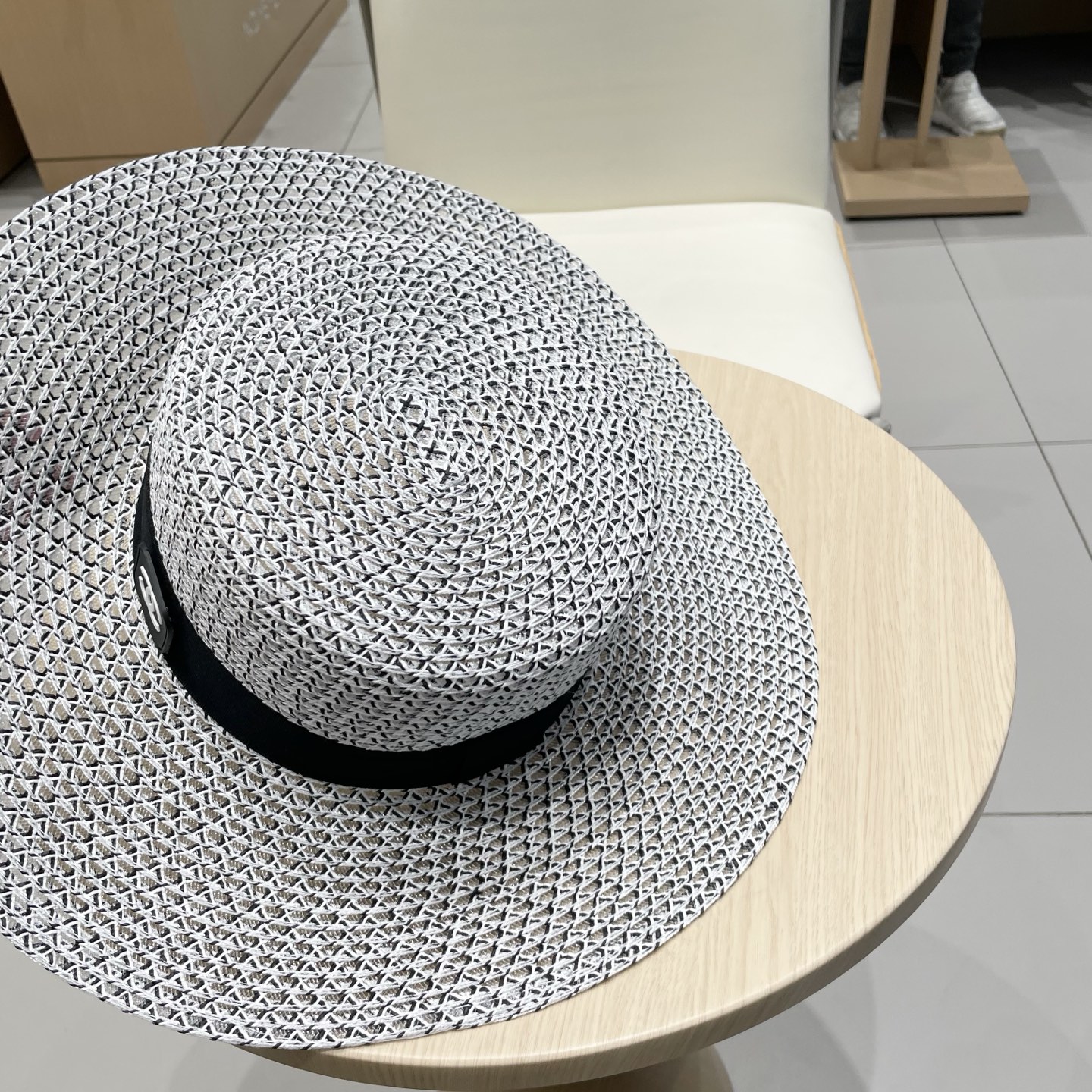   香奈儿chanel镂空平顶草帽女夏季度假休闲沙滩帽英伦礼帽出游防晒遮阳帽子