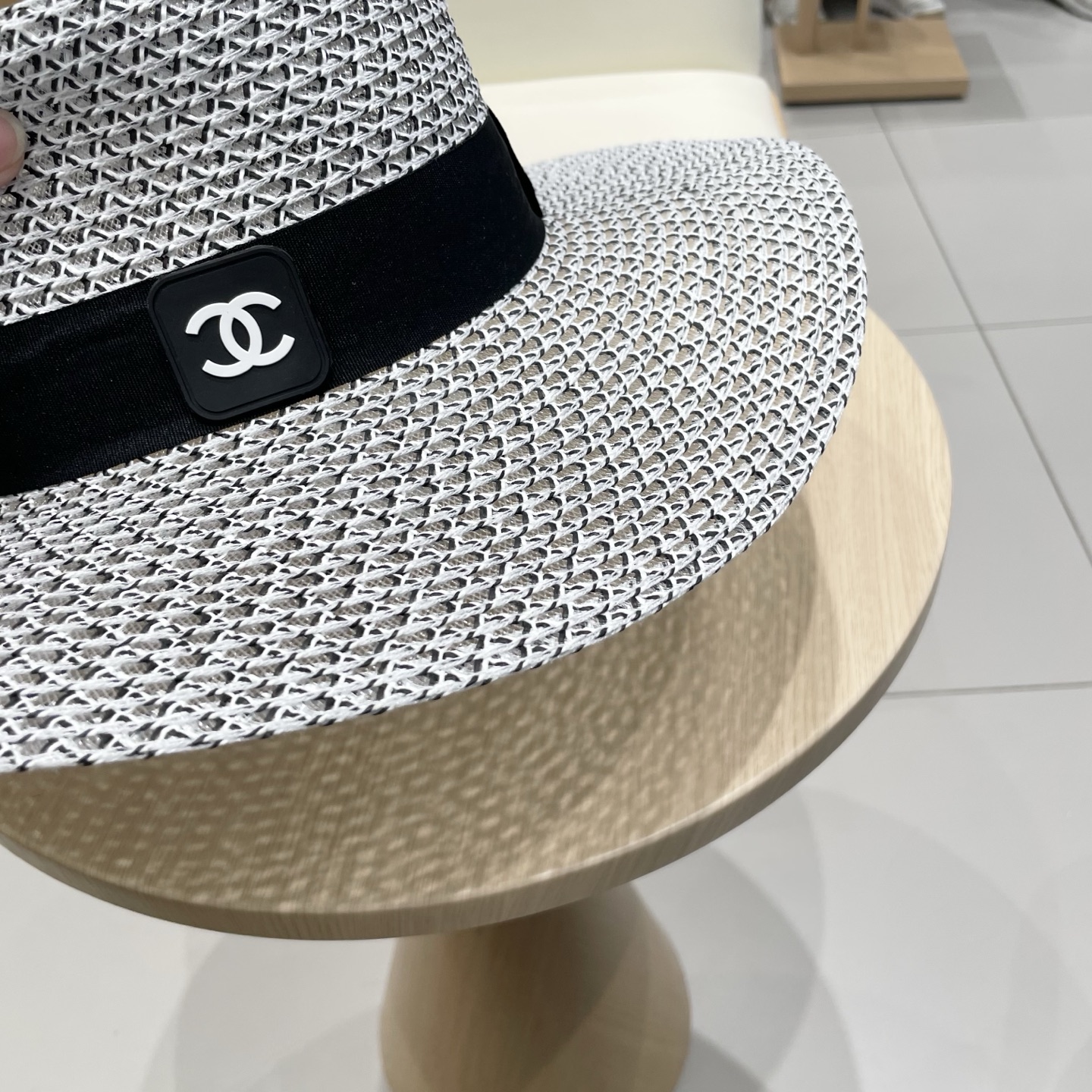   香奈儿chanel镂空平顶草帽女夏季度假休闲沙滩帽英伦礼帽出游防晒遮阳帽子