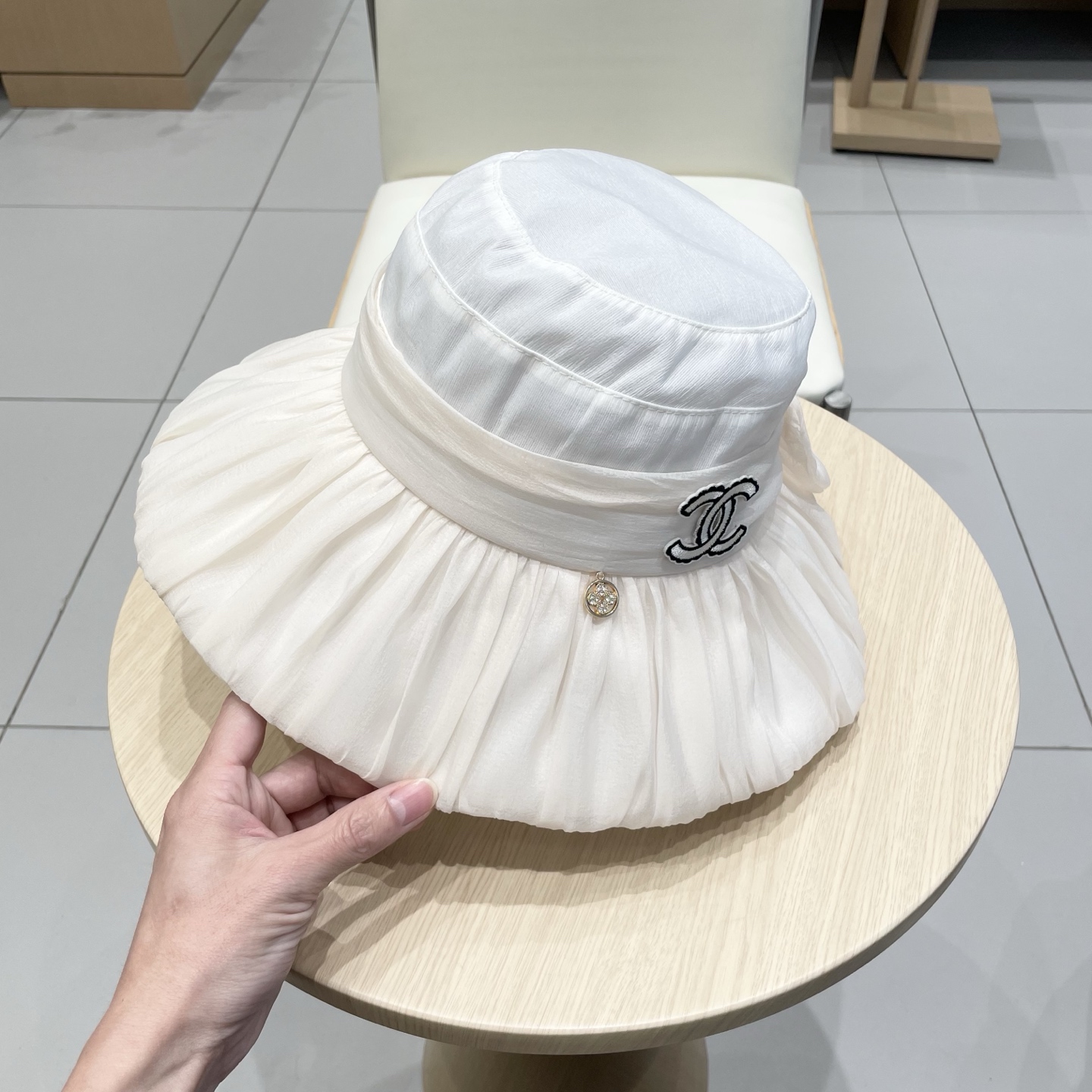  Chanel香奈儿春夏款时尚气质网纱遮阳帽女出游仙女帽大帽檐盆帽防晒遮阳太阳帽