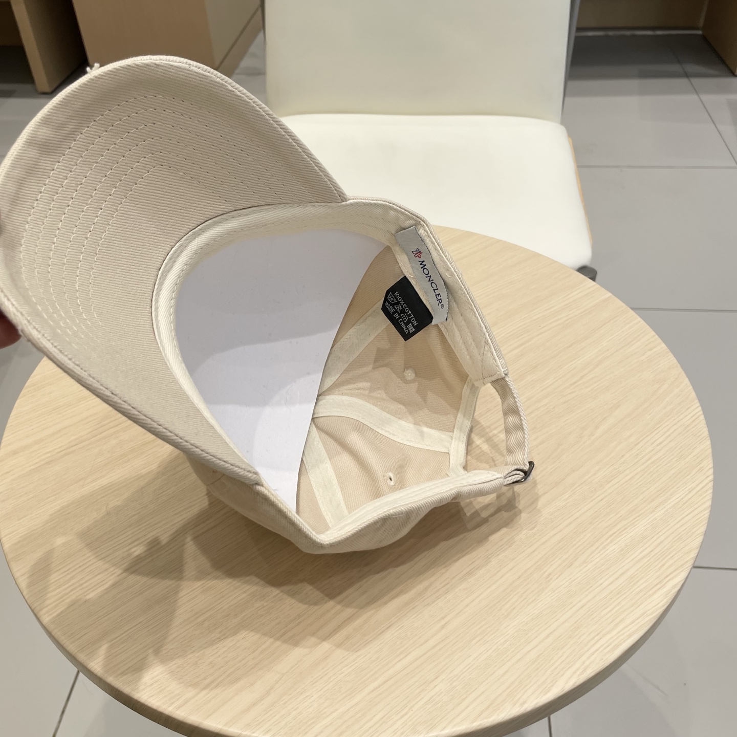  蒙口MONCLER新款棒球帽，时尚炸街单品，风格很OK，网红.时尚博主的最爱！高品质舒适透气，凹造型很