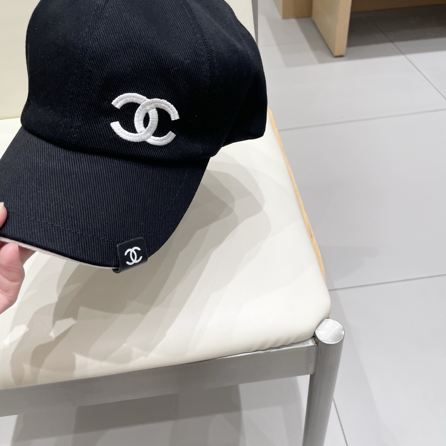  CHANEL香奈儿】新款简约刺绣logo棒球帽，新款出货，大牌款超好搭配，赶紧入手！