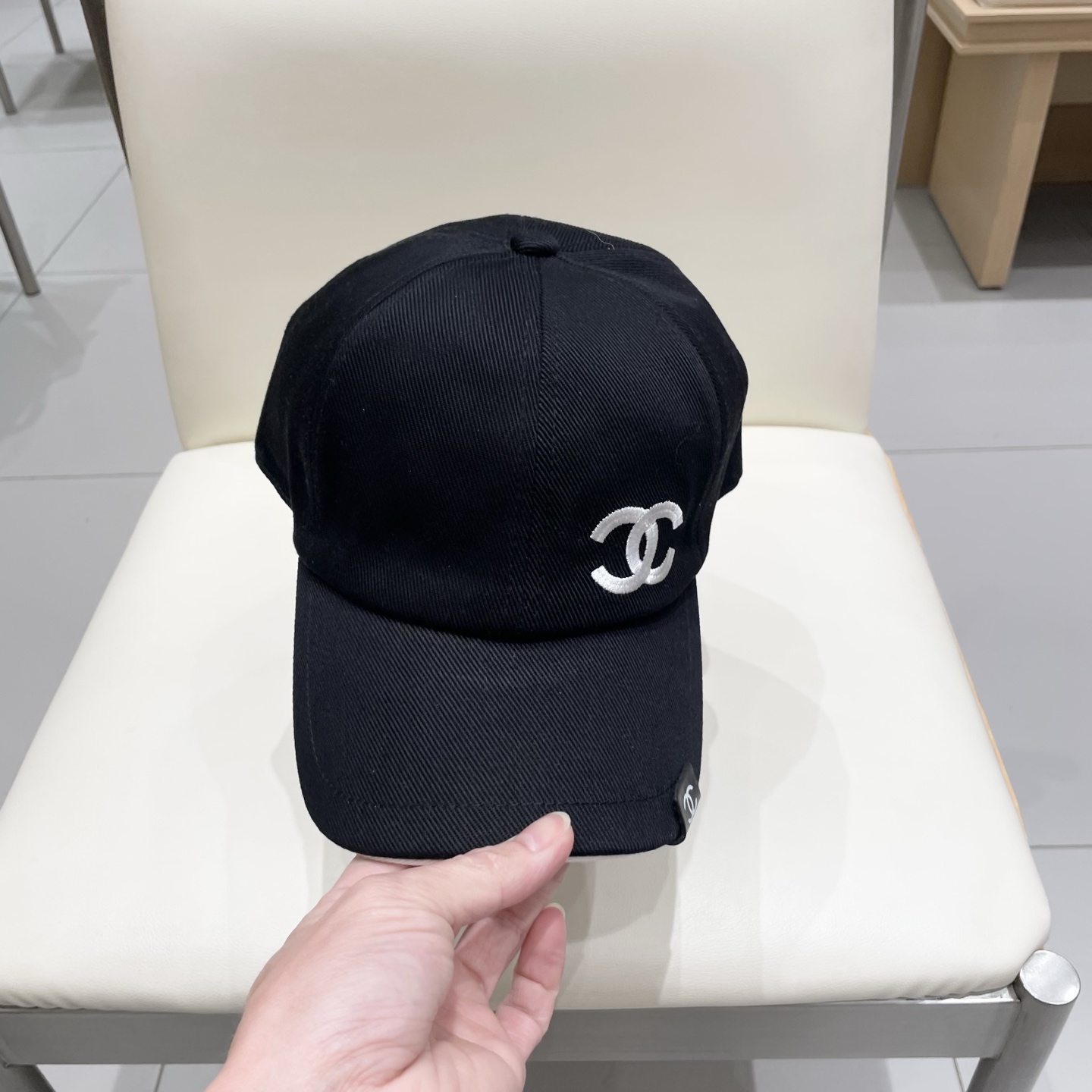  CHANEL香奈儿】新款简约刺绣logo棒球帽，新款出货，大牌款超好搭配，赶紧入手！