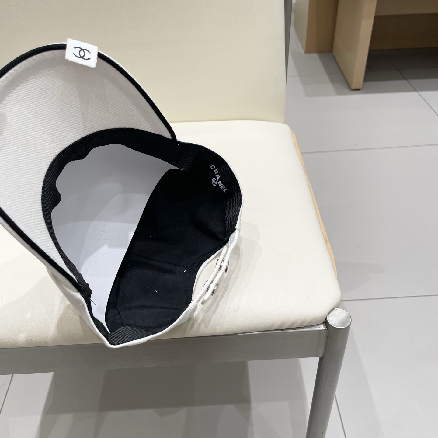  CHANEL香奈儿】新款简约刺绣logo棒球帽，新款出货，大牌款超好搭配，赶紧入手！