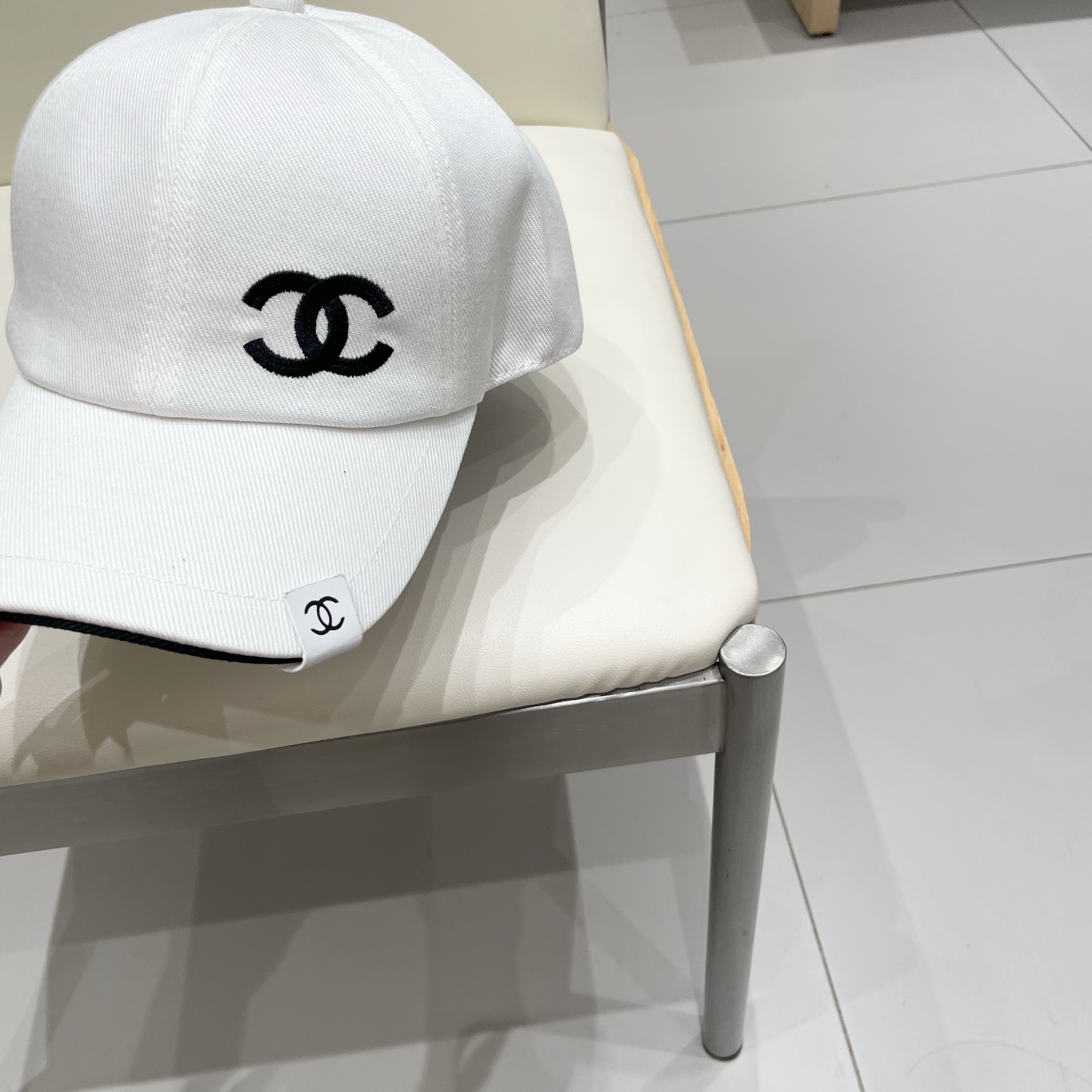  CHANEL香奈儿】新款简约刺绣logo棒球帽，新款出货，大牌款超好搭配，赶紧入手！