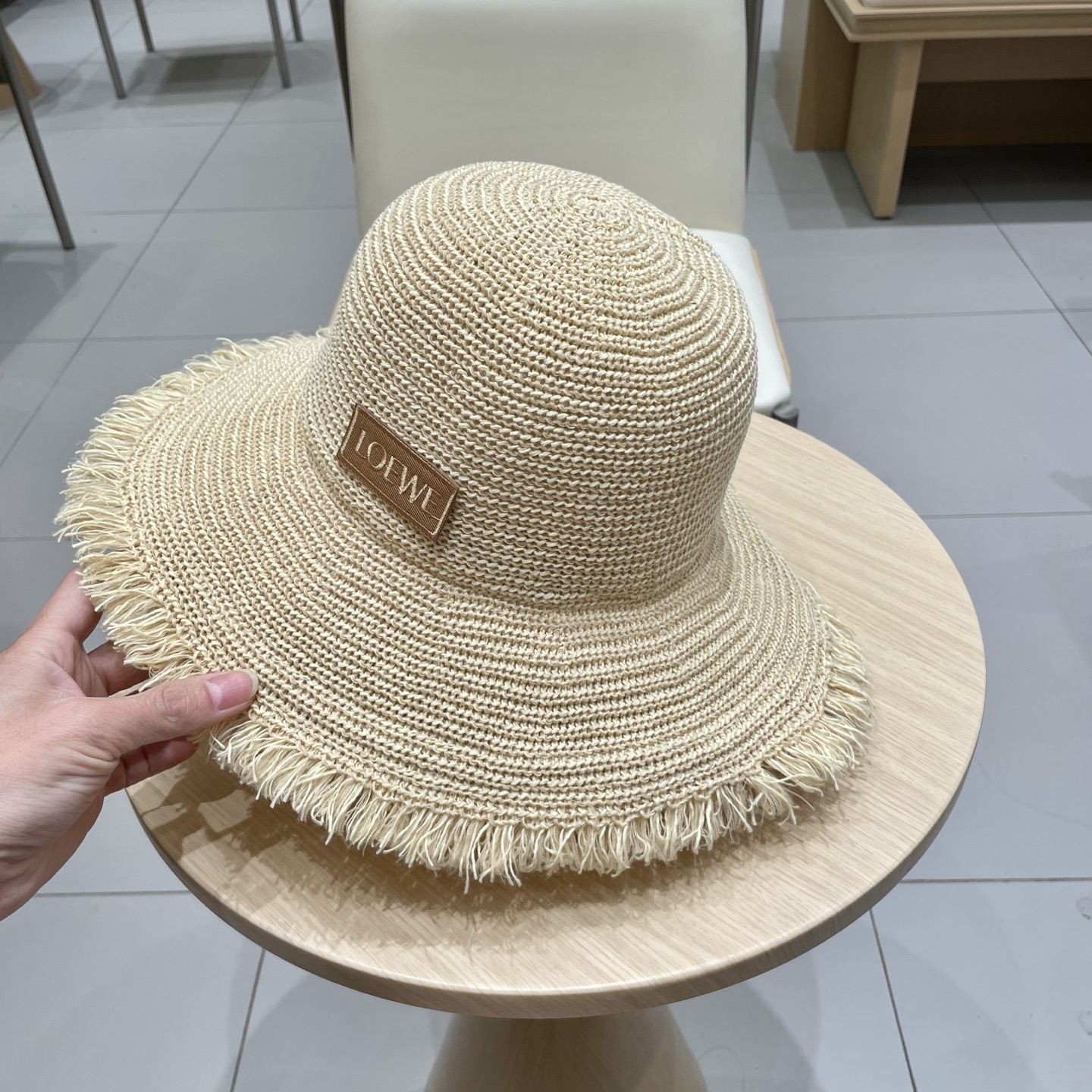   罗意威LOEWE雪梨同款毛边白色渔夫帽女春夏天遮阳防晒度假旅行沙滩帽草帽