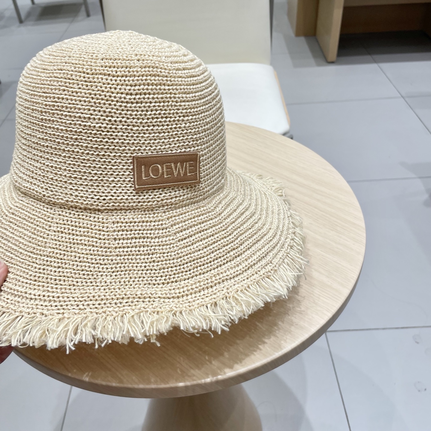   罗意威LOEWE雪梨同款毛边白色渔夫帽女春夏天遮阳防晒度假旅行沙滩帽草帽