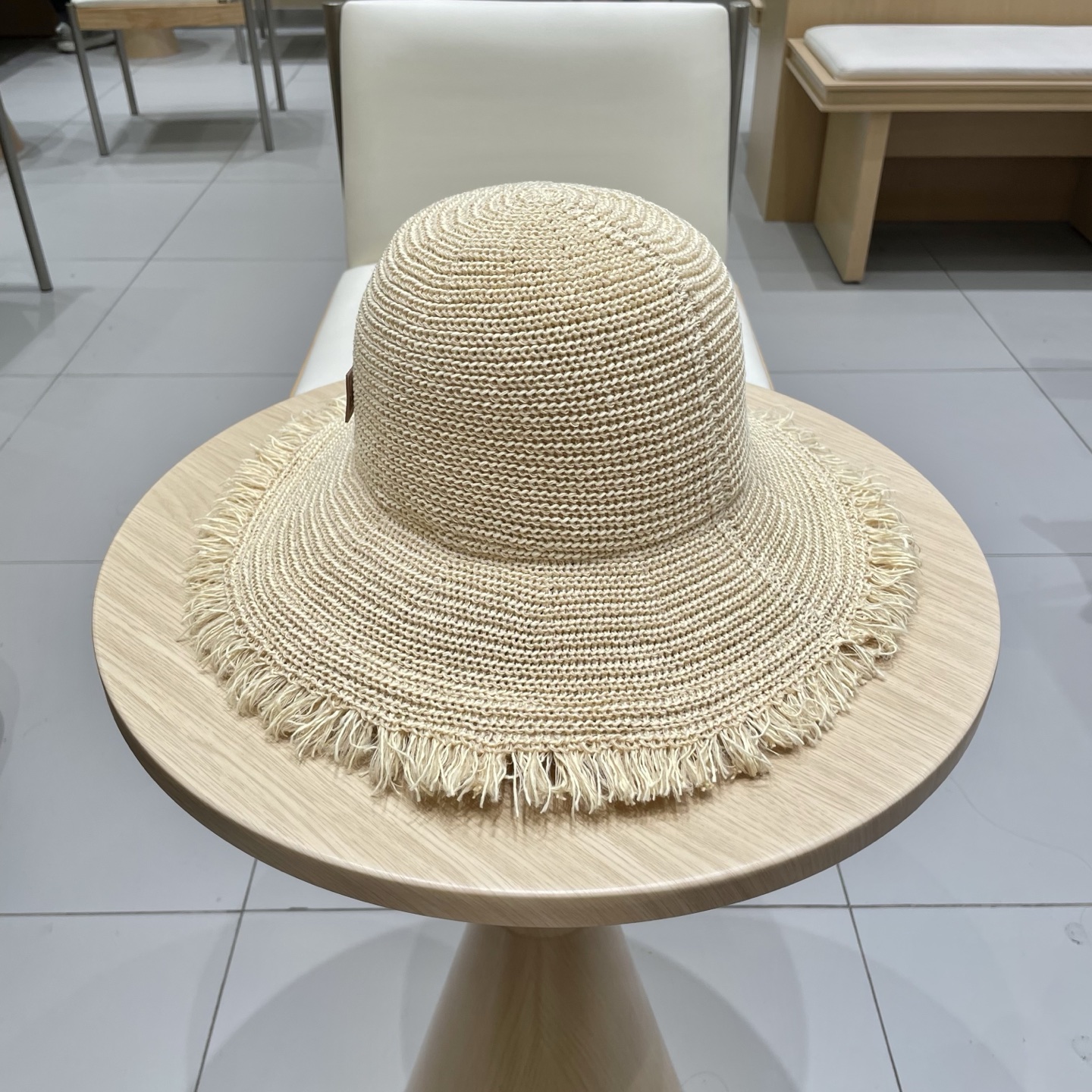   罗意威LOEWE雪梨同款毛边白色渔夫帽女春夏天遮阳防晒度假旅行沙滩帽草帽