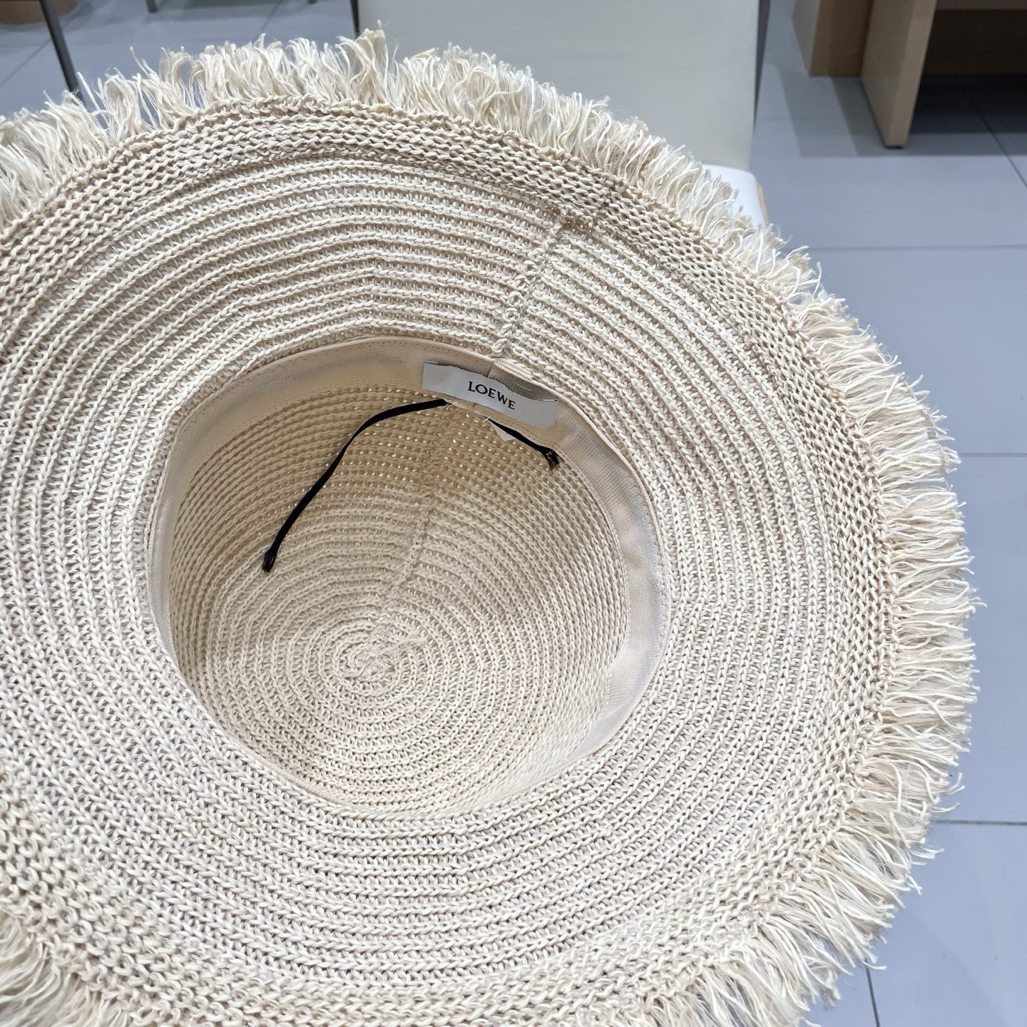   罗意威LOEWE雪梨同款毛边白色渔夫帽女春夏天遮阳防晒度假旅行沙滩帽草帽