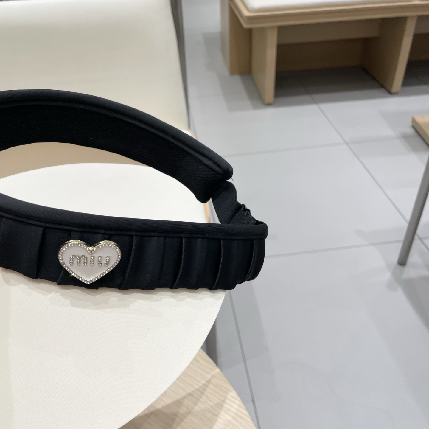  miumiu 缪缪 夏季空顶帽，跑步遮阳防晒两不误，夏季必备单品，戴着不闷热，非常有活力的一款，超级无