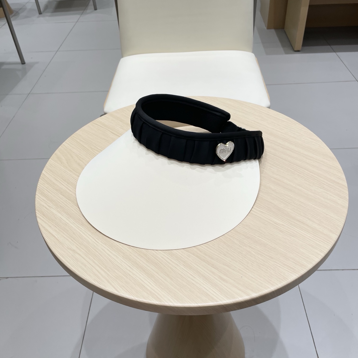  miumiu 缪缪 夏季空顶帽，跑步遮阳防晒两不误，夏季必备单品，戴着不闷热，非常有活力的一款，超级无