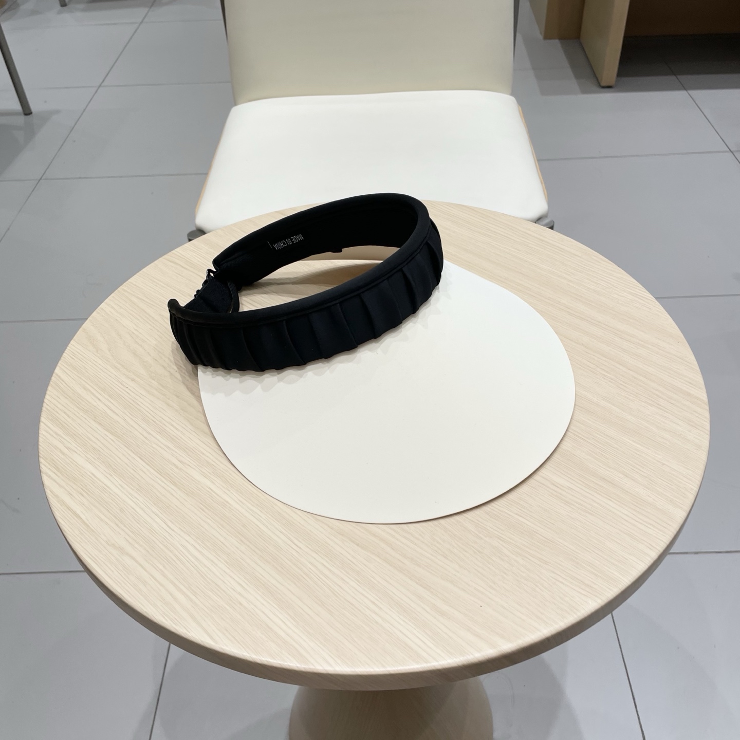  miumiu 缪缪 夏季空顶帽，跑步遮阳防晒两不误，夏季必备单品，戴着不闷热，非常有活力的一款，超级无