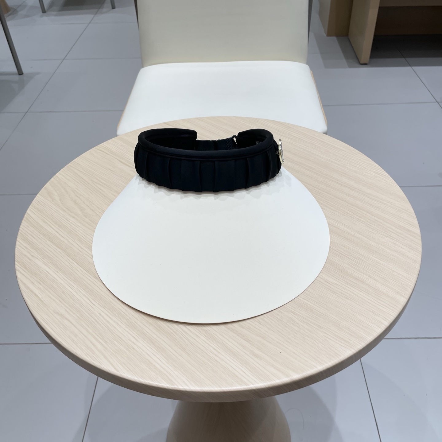  miumiu 缪缪 夏季空顶帽，跑步遮阳防晒两不误，夏季必备单品，戴着不闷热，非常有活力的一款，超级无