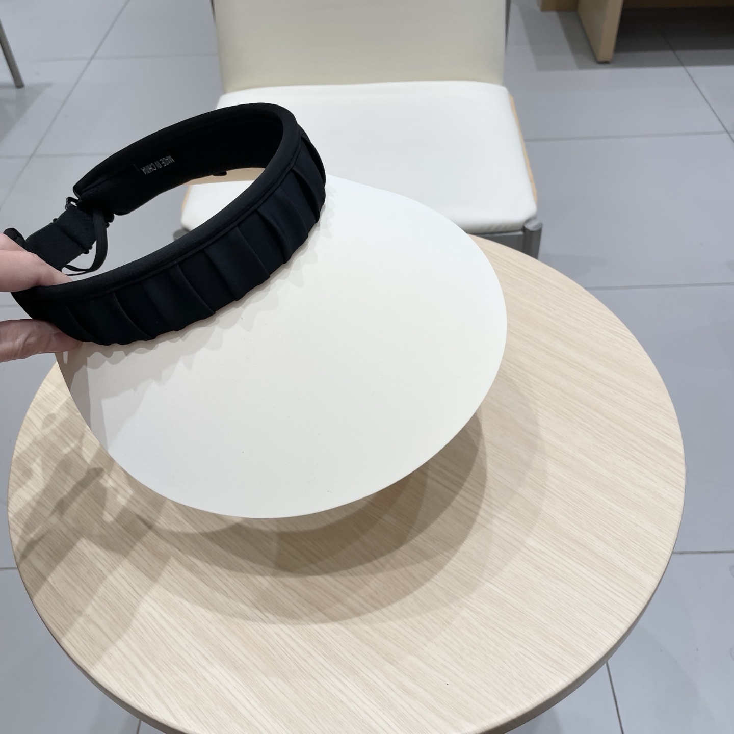  miumiu 缪缪 夏季空顶帽，跑步遮阳防晒两不误，夏季必备单品，戴着不闷热，非常有活力的一款，超级无