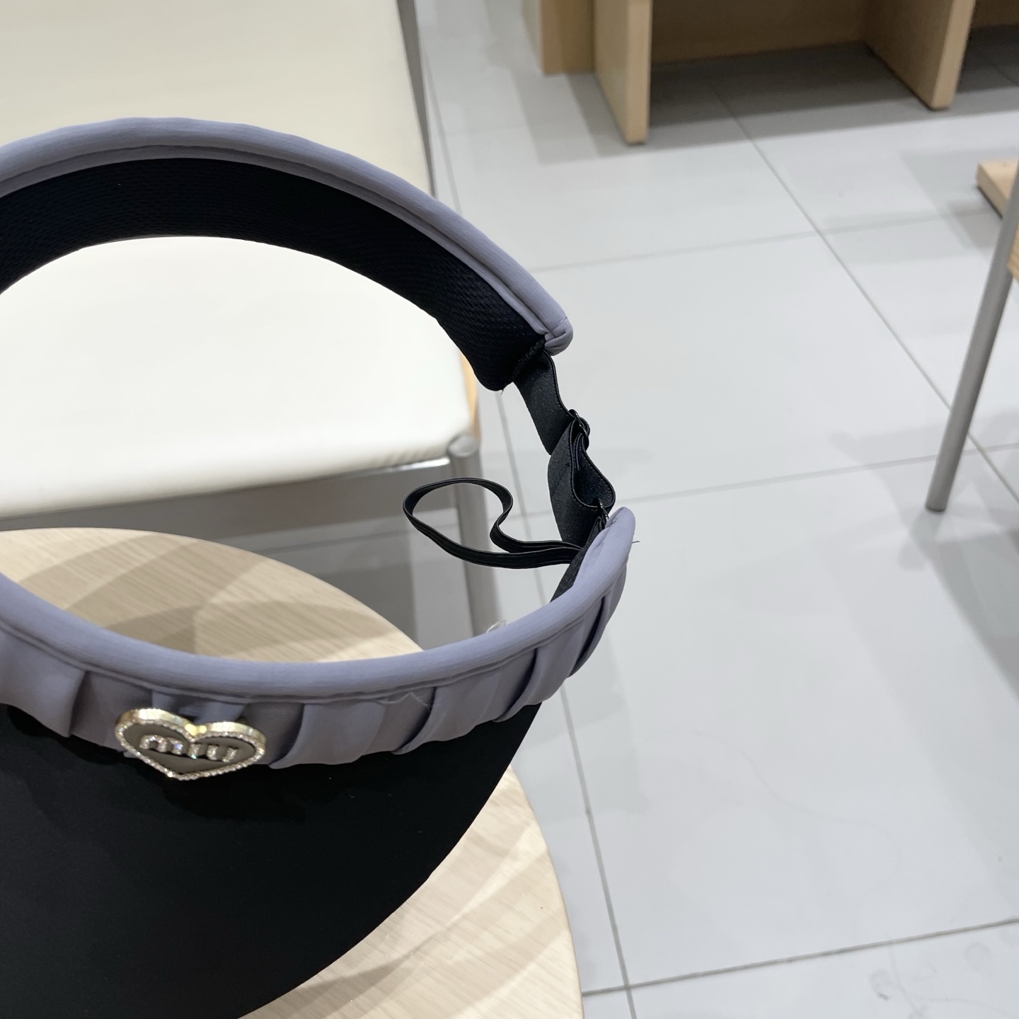  miumiu 缪缪 夏季空顶帽，跑步遮阳防晒两不误，夏季必备单品，戴着不闷热，非常有活力的一款，超级无