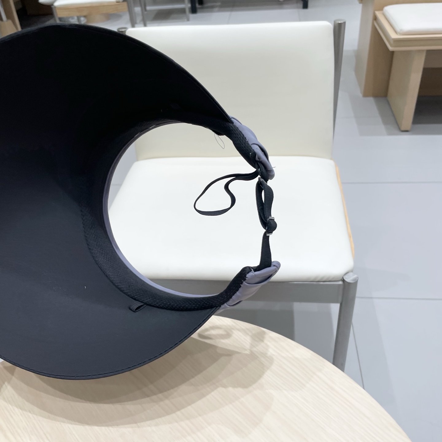  miumiu 缪缪 夏季空顶帽，跑步遮阳防晒两不误，夏季必备单品，戴着不闷热，非常有活力的一款，超级无