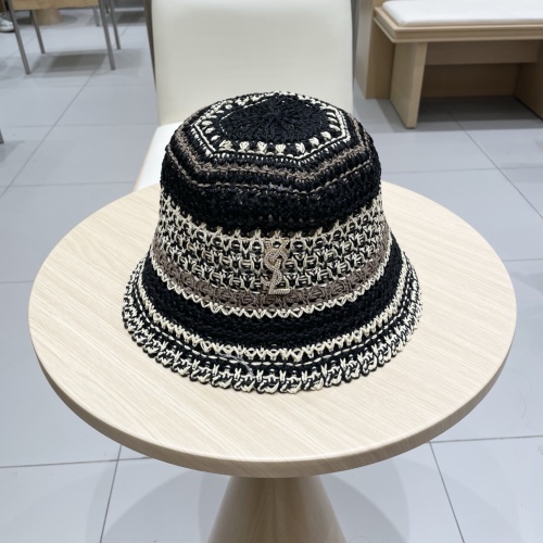 Sombrero de Cubo Yves Saint Laurent a Rayas con Bloques de Color 1 Sombrero de Cubo Yves Saint Laurent a Rayas con Bloques de Color