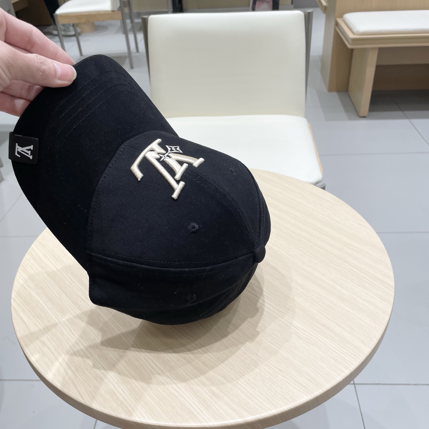  🧢LV路易威登🧢 官网高版出货，经典棒球帽，非常经典的经典，流行的复古美，四季可用，出门必备，非常显脸