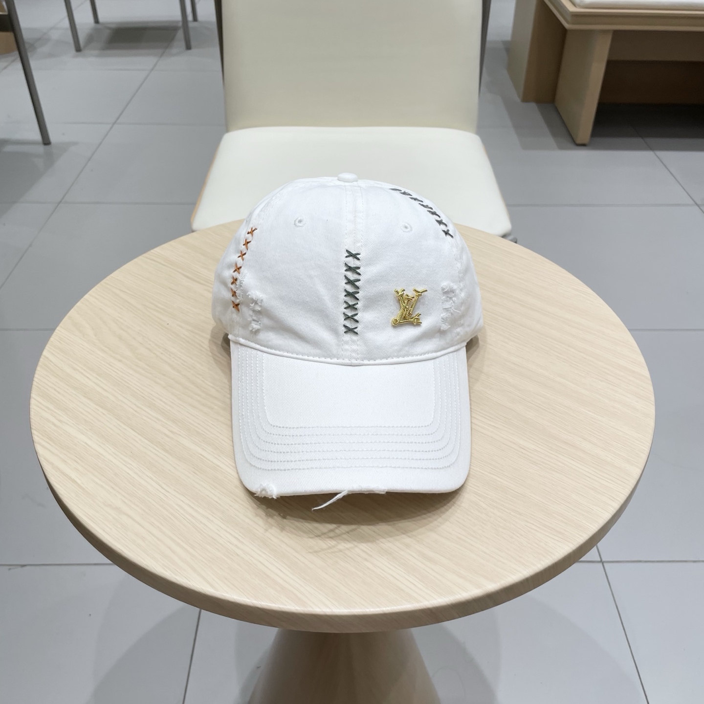 Louis Vuitton White Baseball Cap with Embroidered Details and LV Logo 2 i1742225547961 6231 0 0