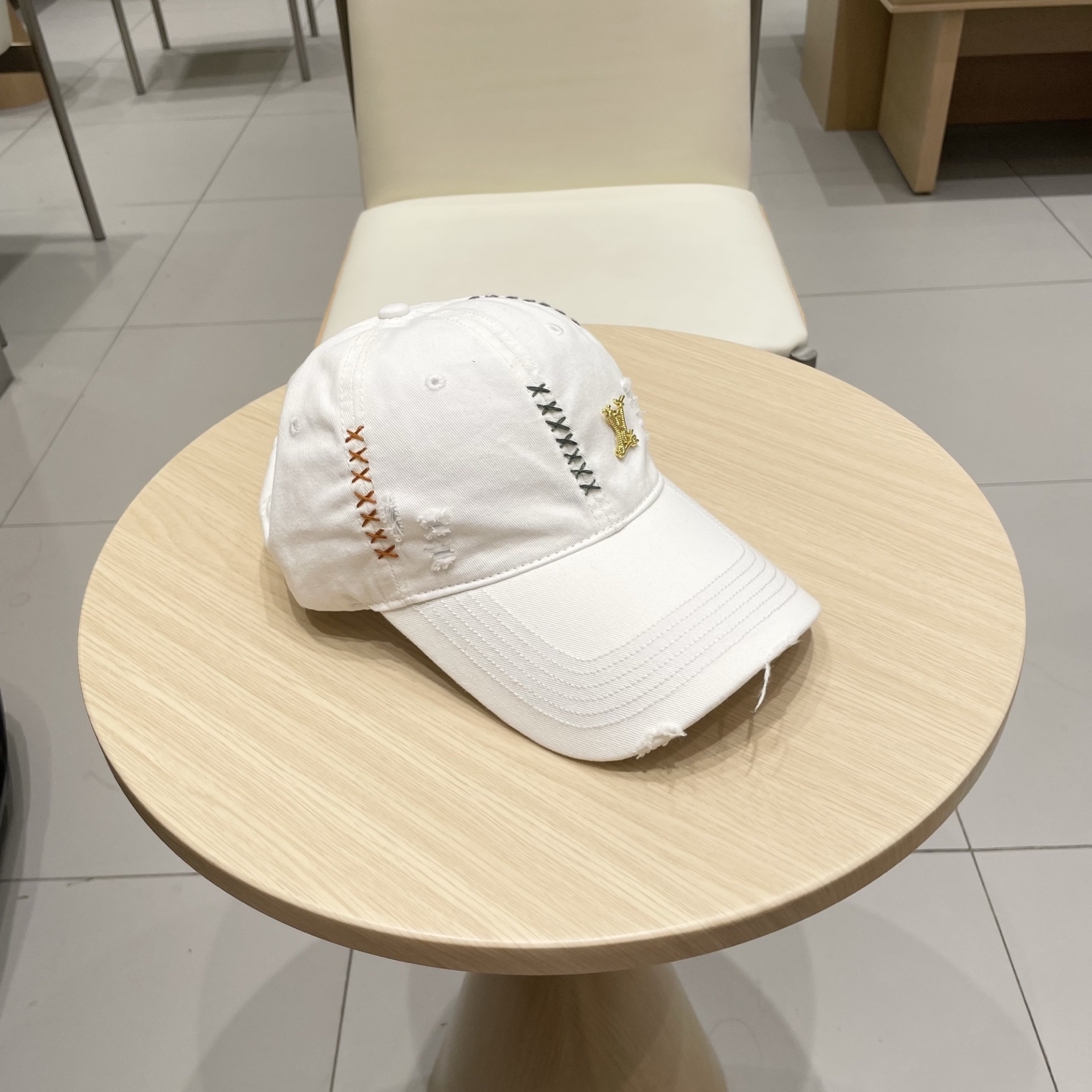 Louis Vuitton White Baseball Cap with Embroidered Details and LV Logo 4 i1742225549782 1568 0 2