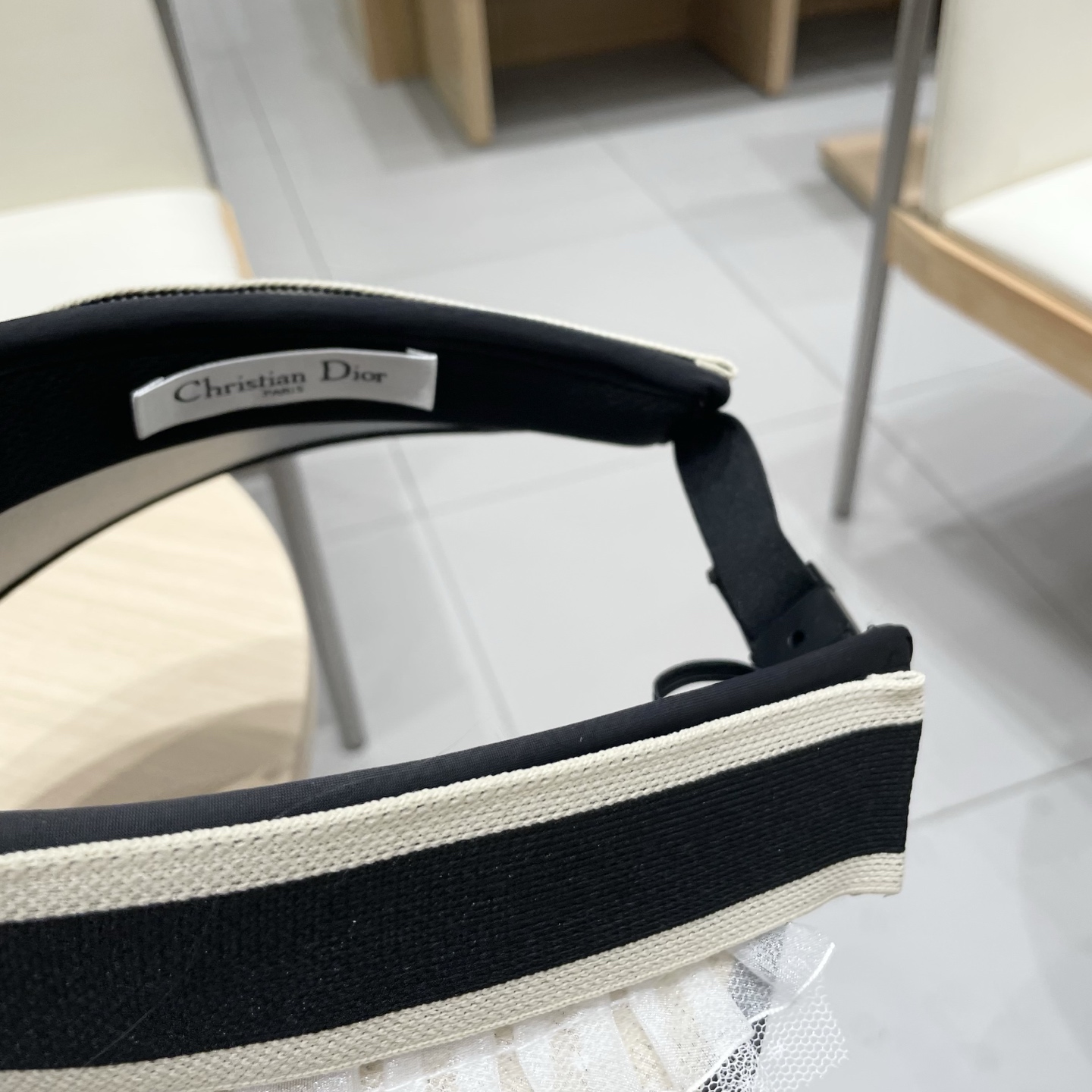  迪奥Dior2025新款
空顶帽，夏天必备单品，因为真的太好搭，夏天搭配清凉夏日风情真的超级文艺范～随