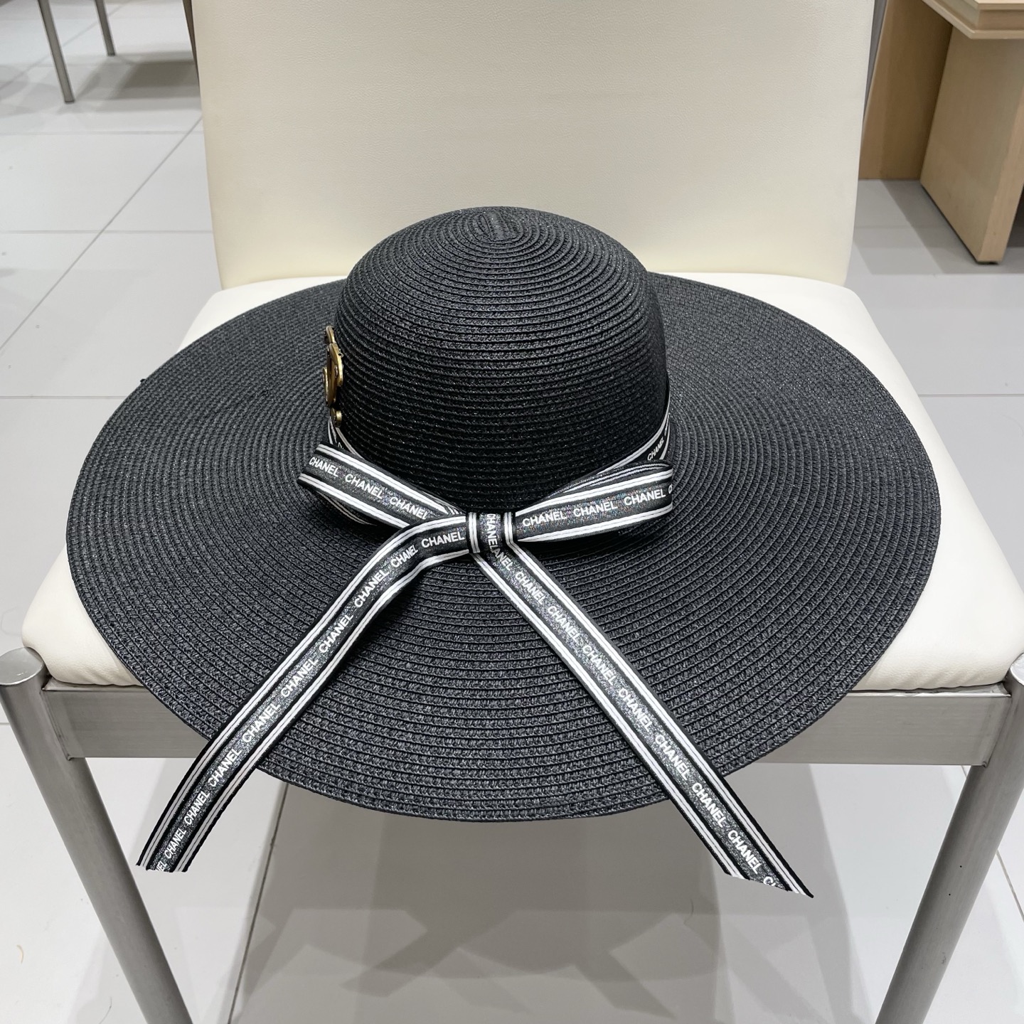  【CHANEL香奈儿】2025新款草编大檐织带款编织草帽，度假休闲必备，优雅大方的一款
