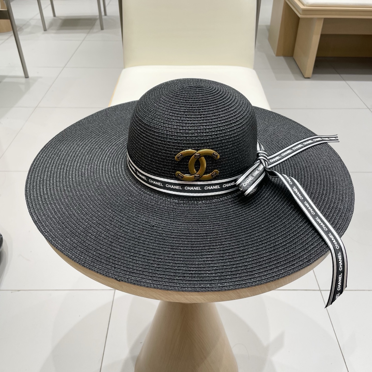  【CHANEL香奈儿】2025新款草编大檐织带款编织草帽，度假休闲必备，优雅大方的一款