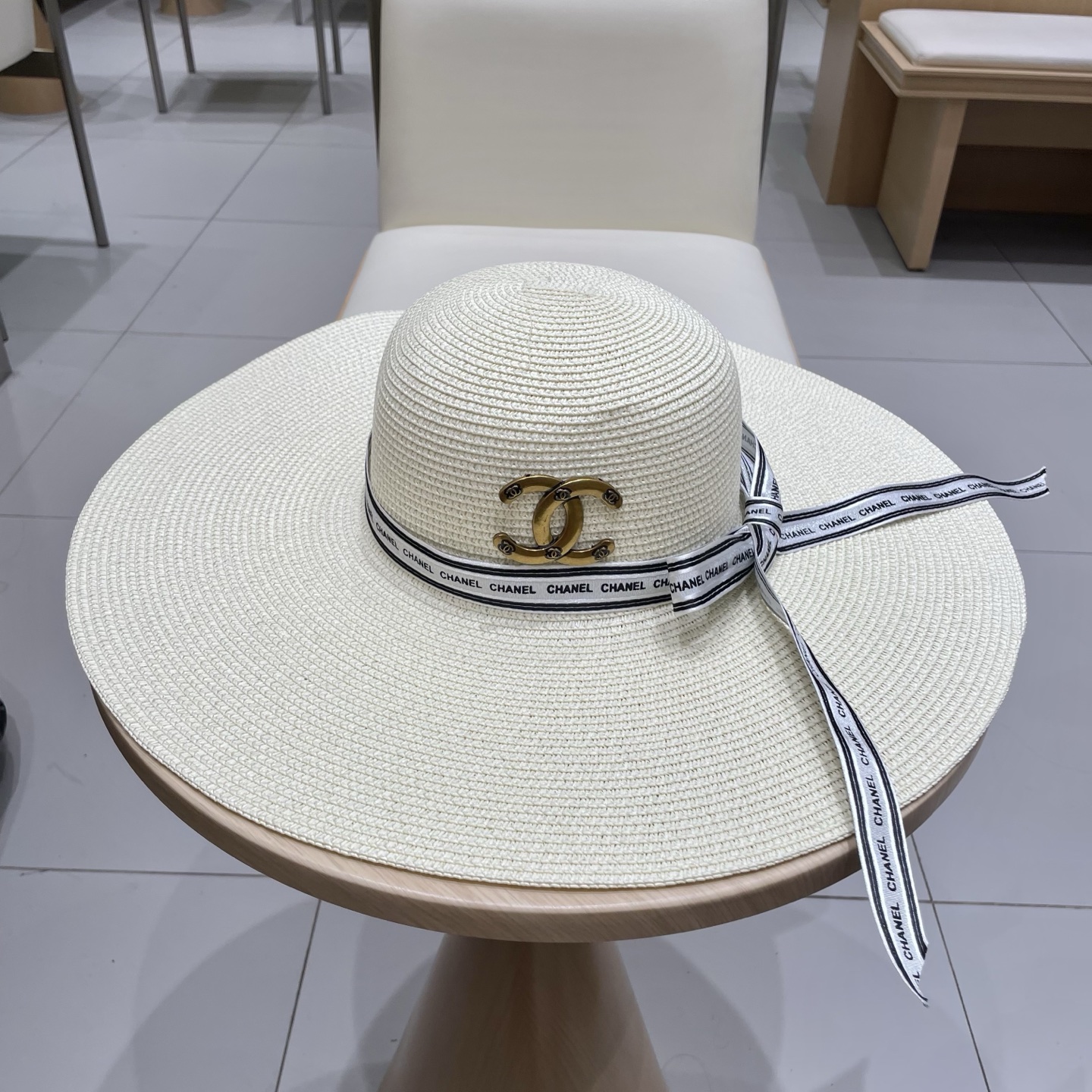  【CHANEL香奈儿】2025新款草编大檐织带款编织草帽，度假休闲必备，优雅大方的一款