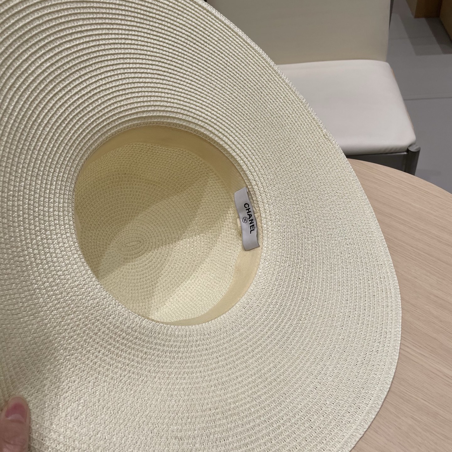 【CHANEL香奈儿】2025新款草编大檐织带款编织草帽，度假休闲必备，优雅大方的一款