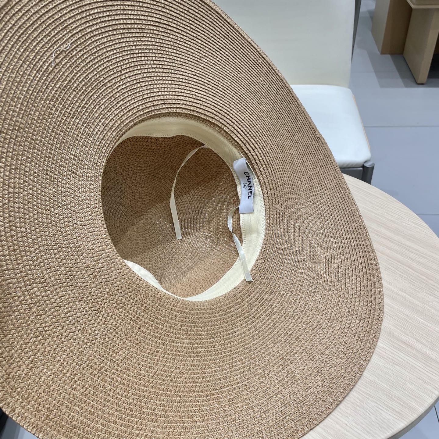  【CHANEL香奈儿】2025新款草编大檐织带款编织草帽，度假休闲必备，优雅大方的一款