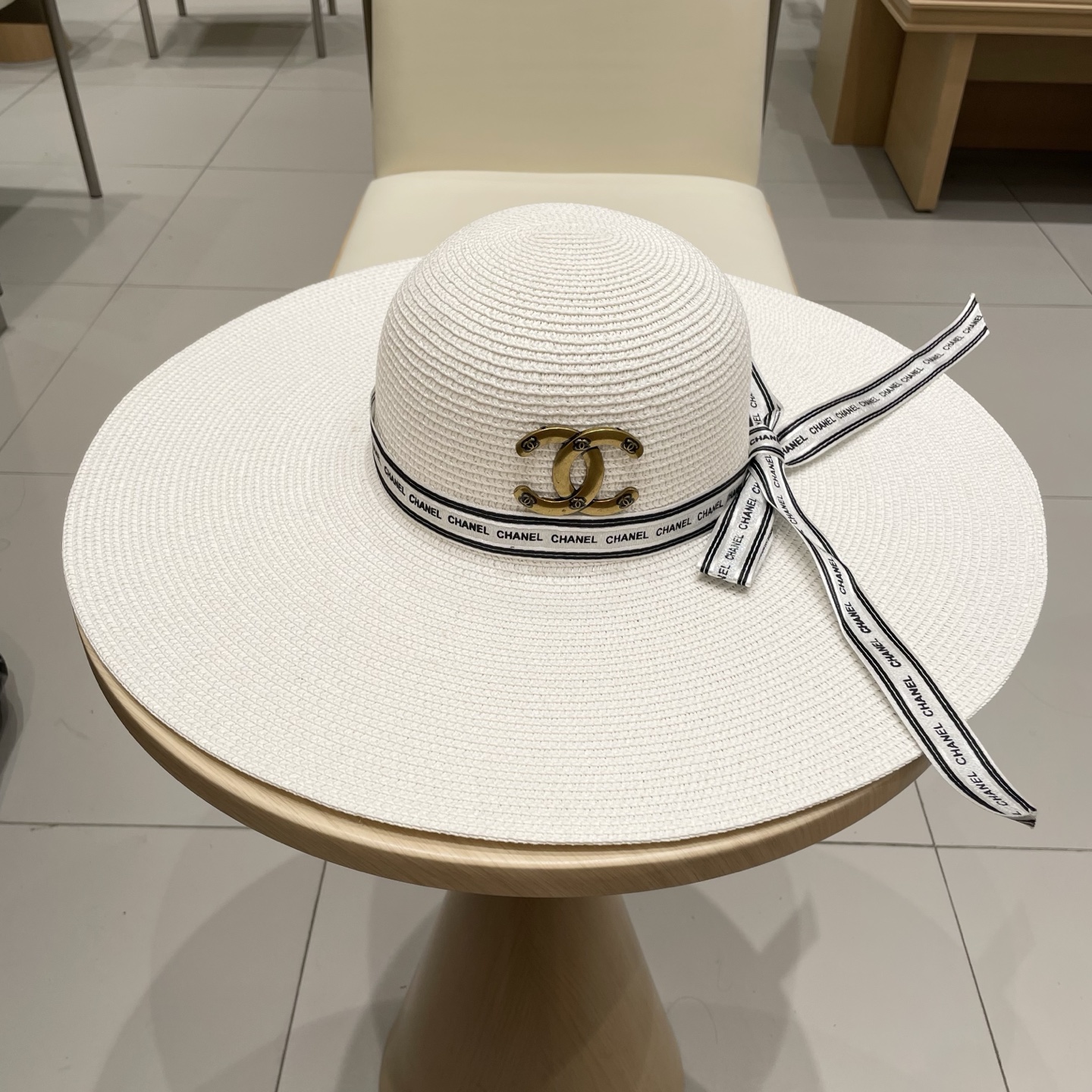  【CHANEL香奈儿】2025新款草编大檐织带款编织草帽，度假休闲必备，优雅大方的一款