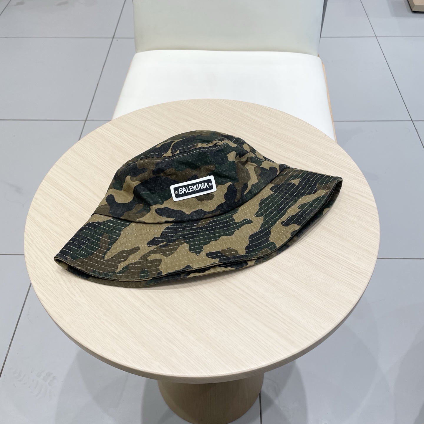 NO:225658,BALENCIAGA Balenciaga Popular camouflage fisherman hat Giant sun visor heartbeat straw hat Fisherman hat Baseball hat Knit hat, hat, balenciaga, balenciaga, espadrilles, hats19860909BALENCIAGA巴黎世家 爆款迷彩渔夫帽 巨遮阳心动帽子草帽渔夫帽棒球帽针织帽,帽子,balenciaga,balenciaga,espadrilles,hats,hat